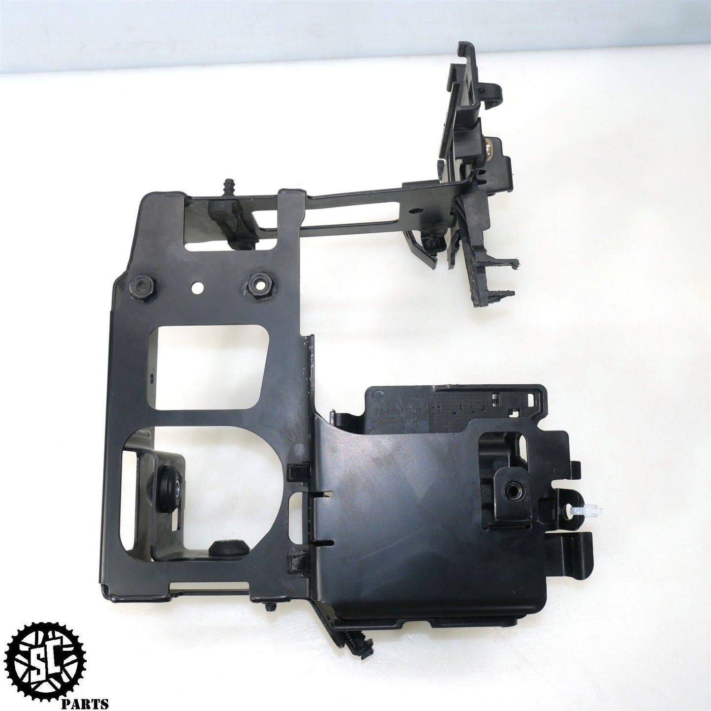 2023 20-24 INDIAN CHALLENGER ABS PUMP ECM MOUNT BRACKET 5522319 1026904-329 HD54