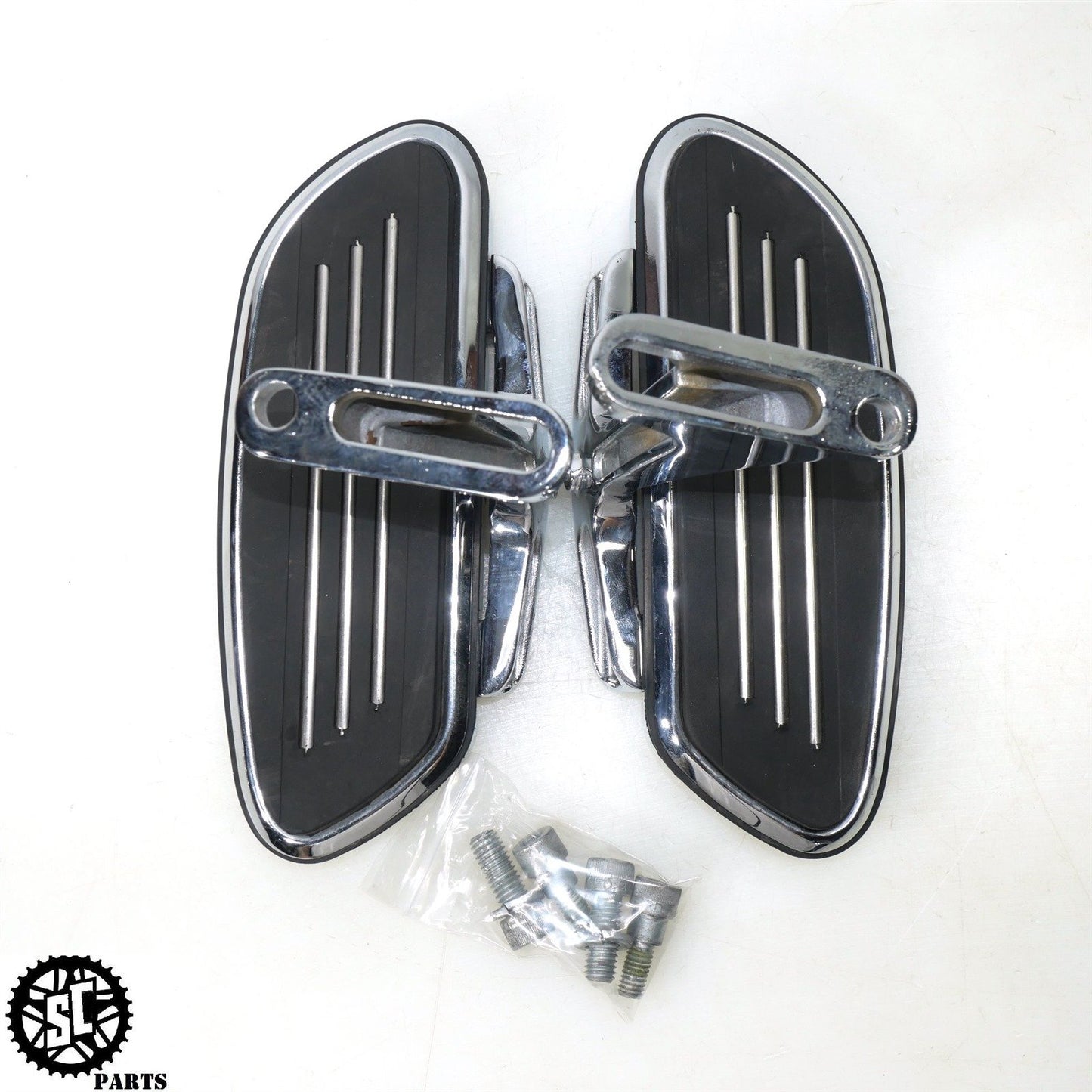 2019 HARLEY DAVIDSON ROAD GLIDE REAR PASSENGER FLOORBOARD BRACKET CHROME HD56