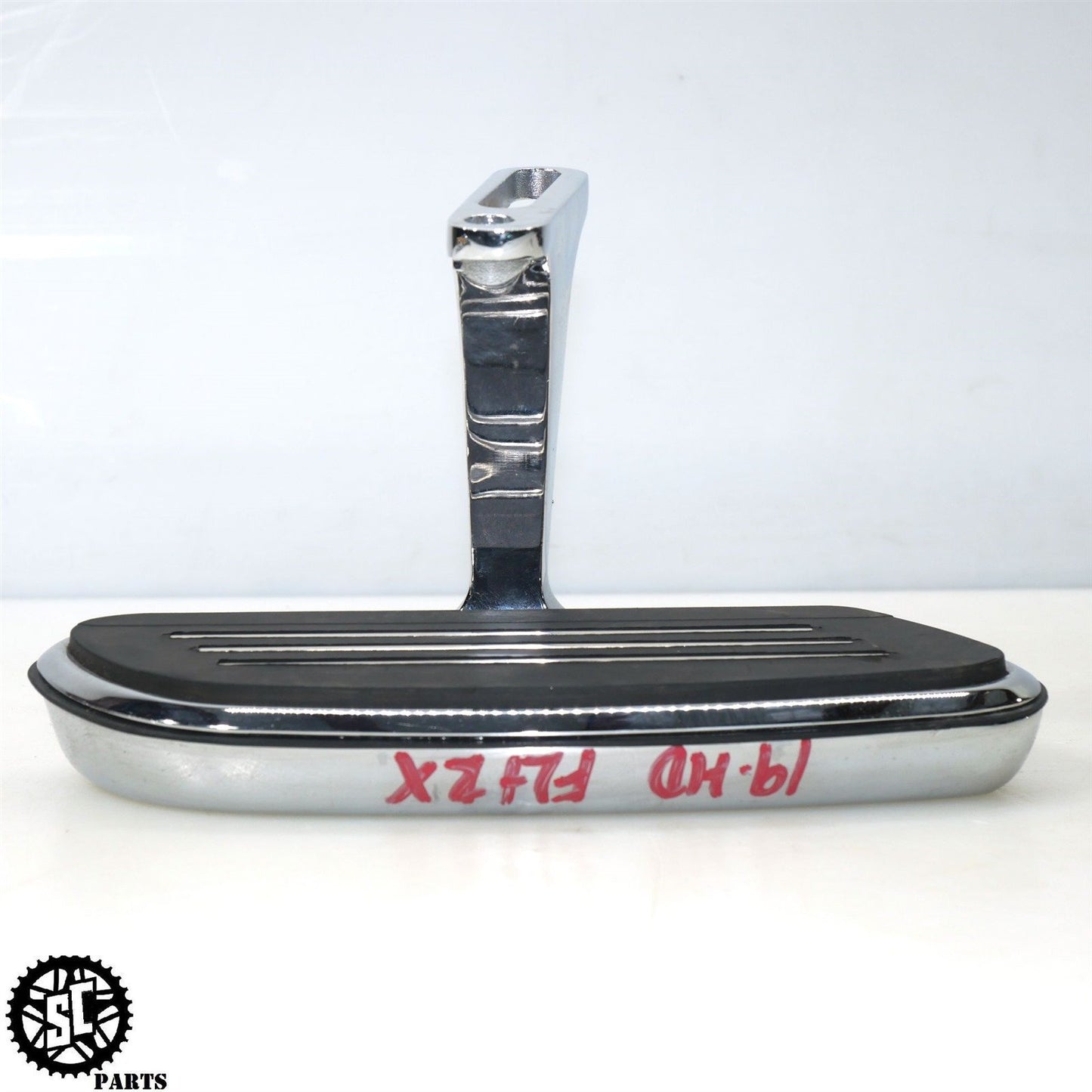 2019 HARLEY DAVIDSON ROAD GLIDE REAR PASSENGER FLOORBOARD BRACKET CHROME HD56