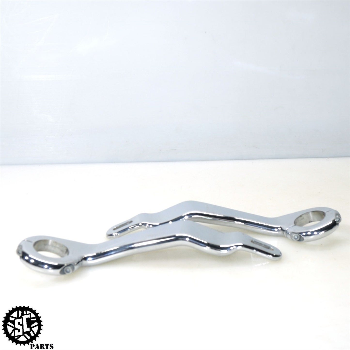 2019 HARLEY DAVIDSON ROAD GLIDE FRONT FAIRING SUPPORT MOUNT BRACKET HD56