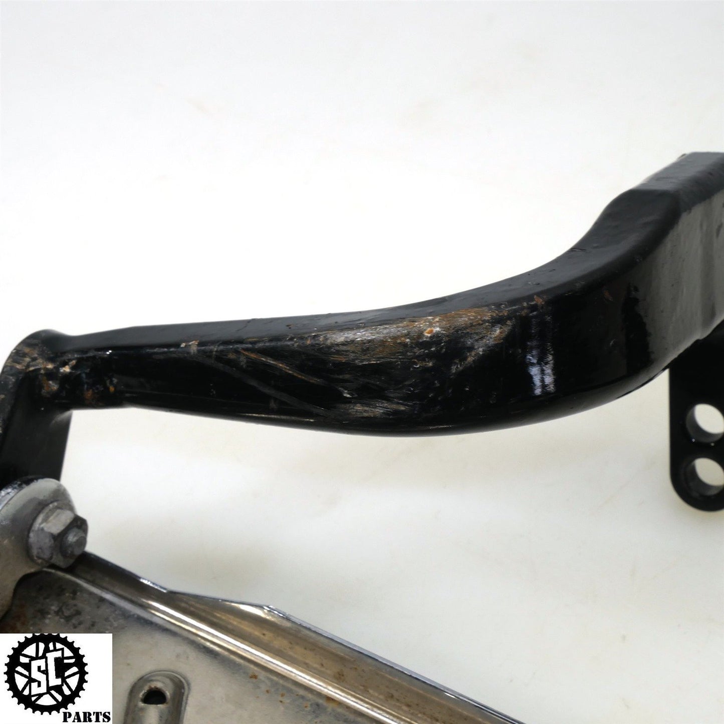 2008 HARLEY DAVIDSON STREET GLIDE FRONT FLOORBOARD BRACKET HD57