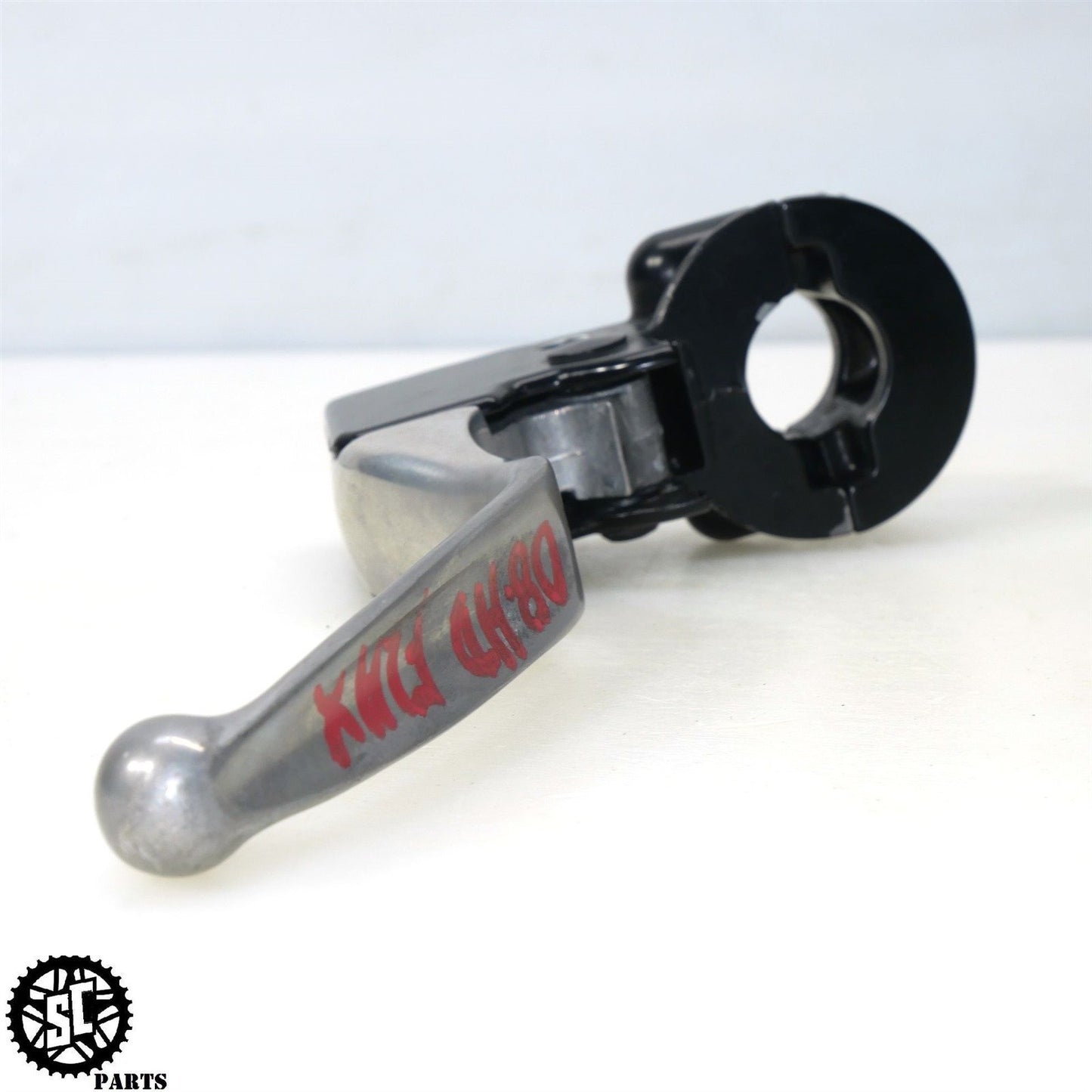 2008 HARLEY DAVIDSON STREET GLIDE CLUTCH PERCH CABLE LEVER BRACKET HD57