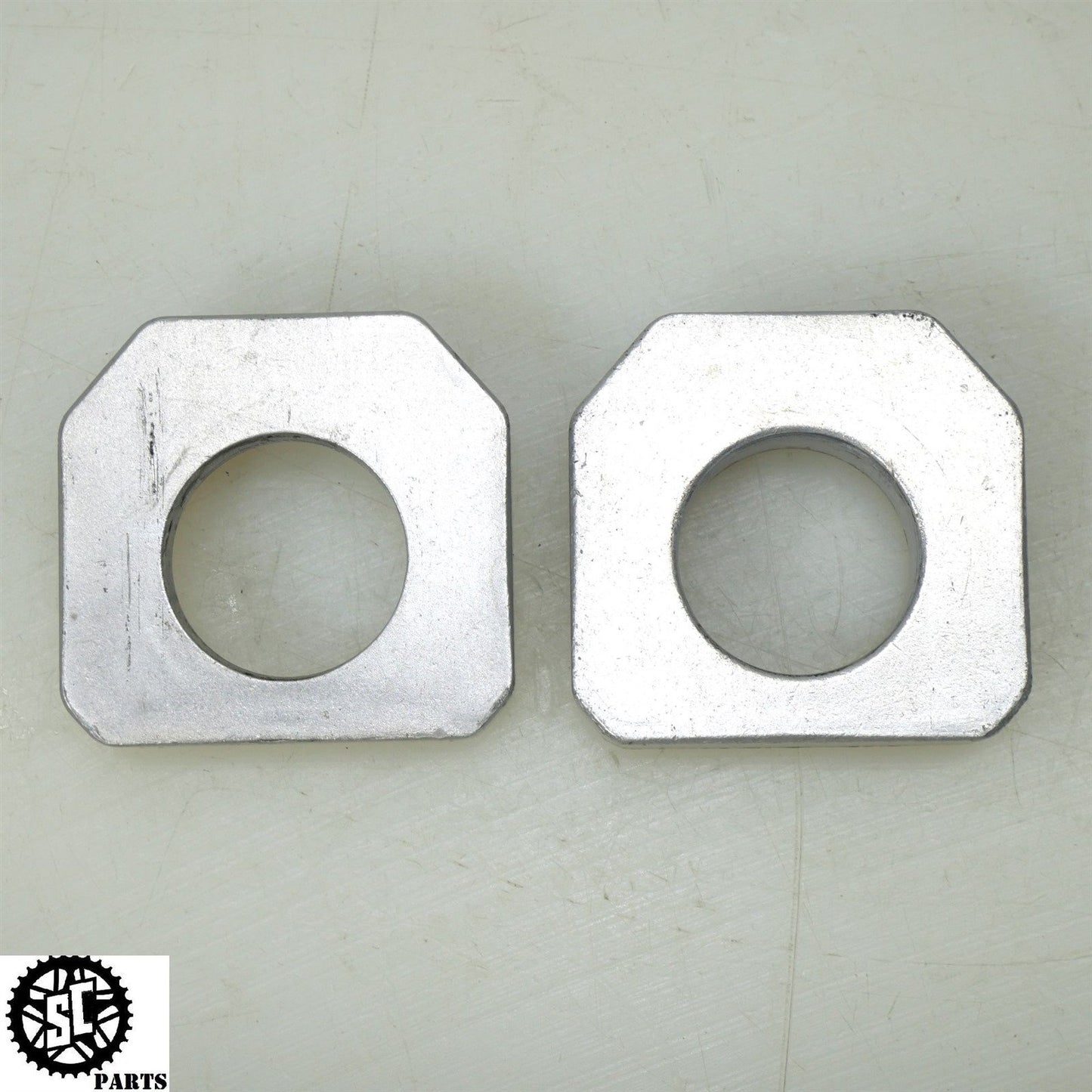 2004 2005 SUZUKI GSXR 600 REAR AXLE BLOCKS CHAIN ADJUSTER S51