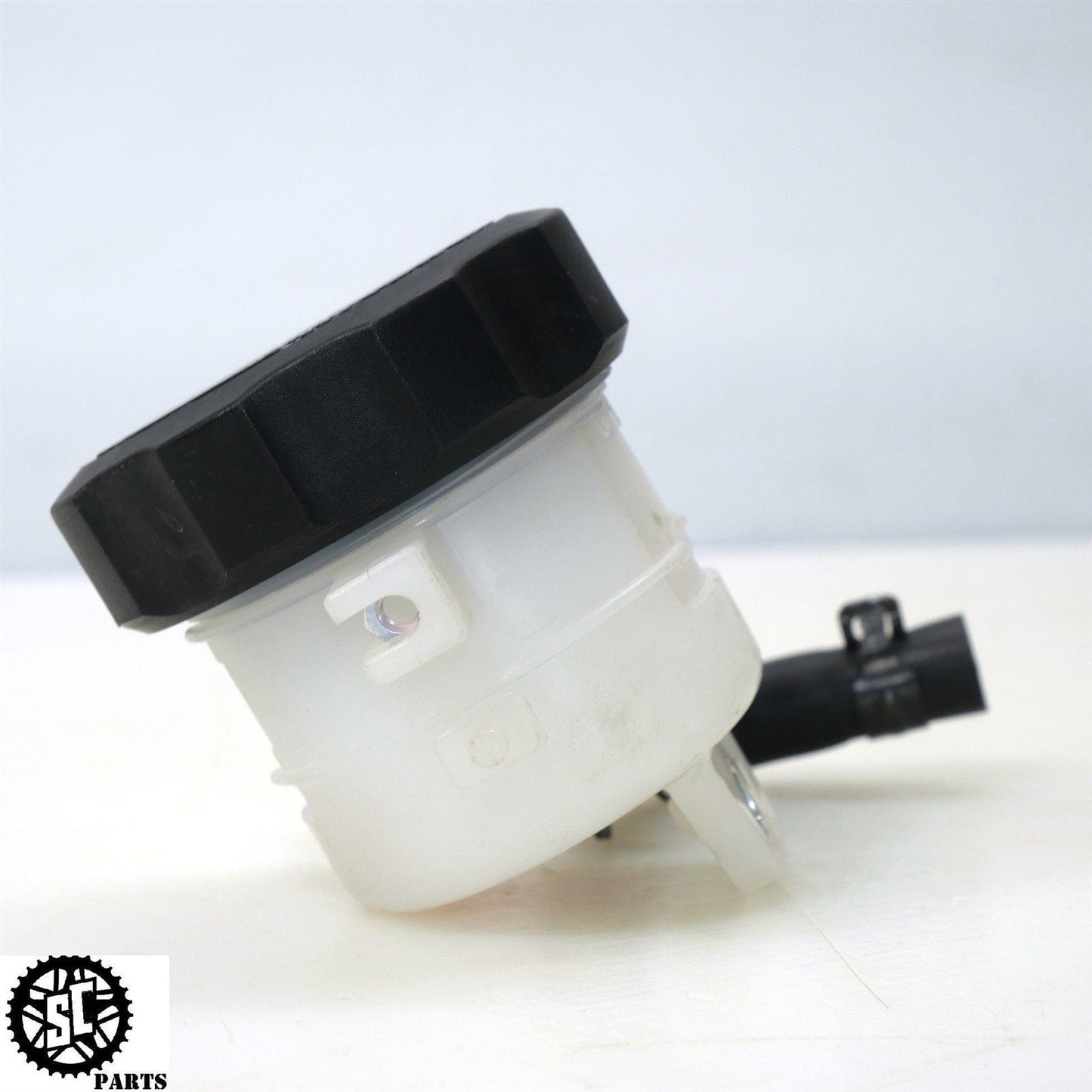 2004 2005 SUZUKI GSXR 600 FRONT BRAKE FLUID TANK S51