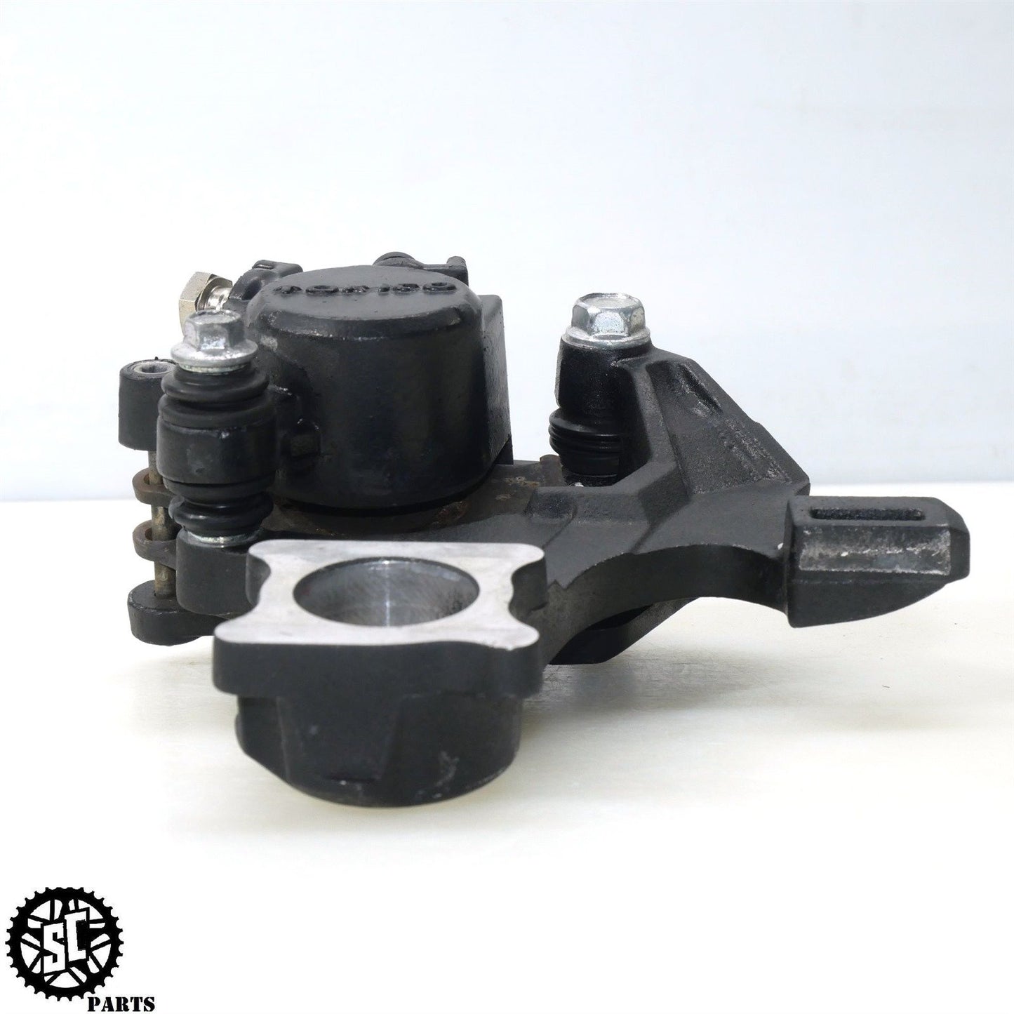 07-08 SUZUKI GSXR 1000 BACK BRACKET BRAKE CALIPER S52