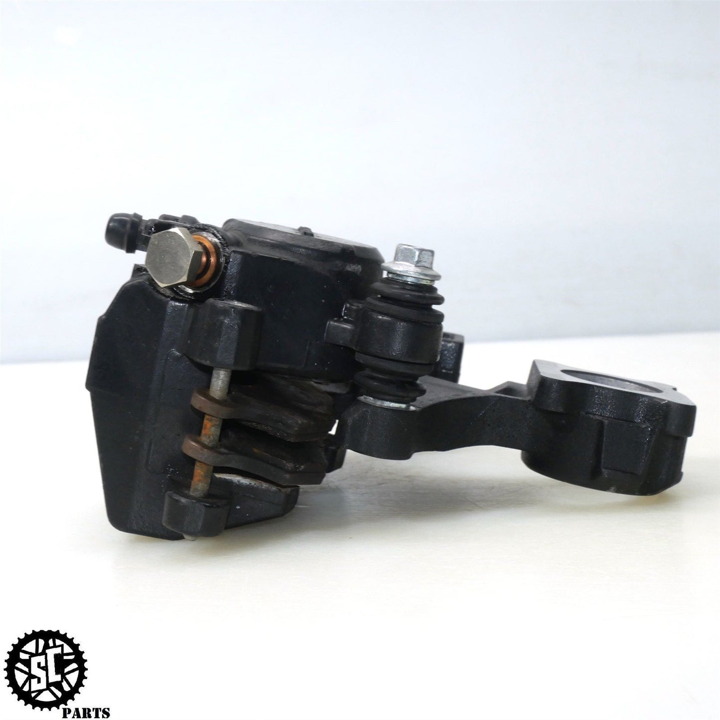 07-08 SUZUKI GSXR 1000 BACK BRACKET BRAKE CALIPER S52