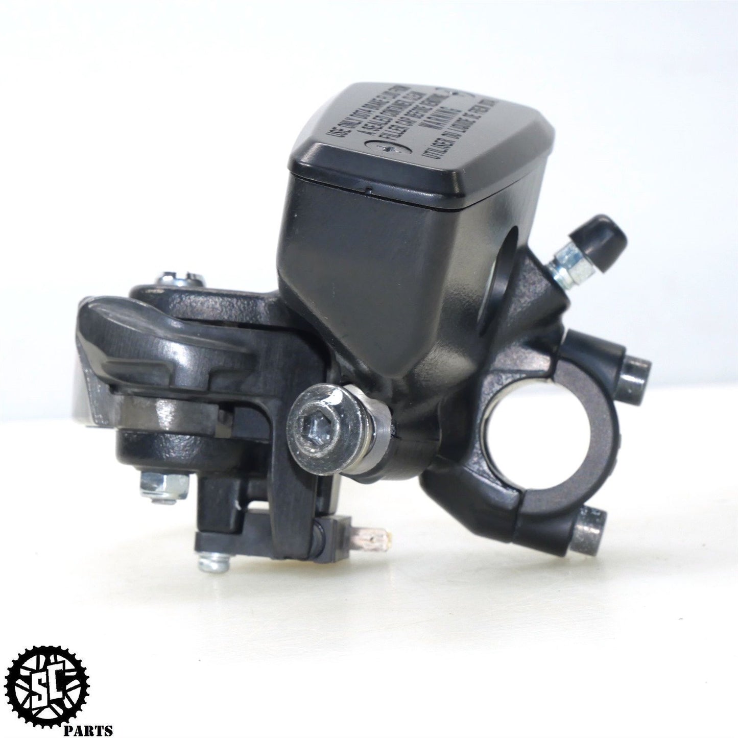 2022 22-24 SUZUKI HAYABUSA FRONT BRAKE MASTER CYLINDER 59600-10LV2 S16