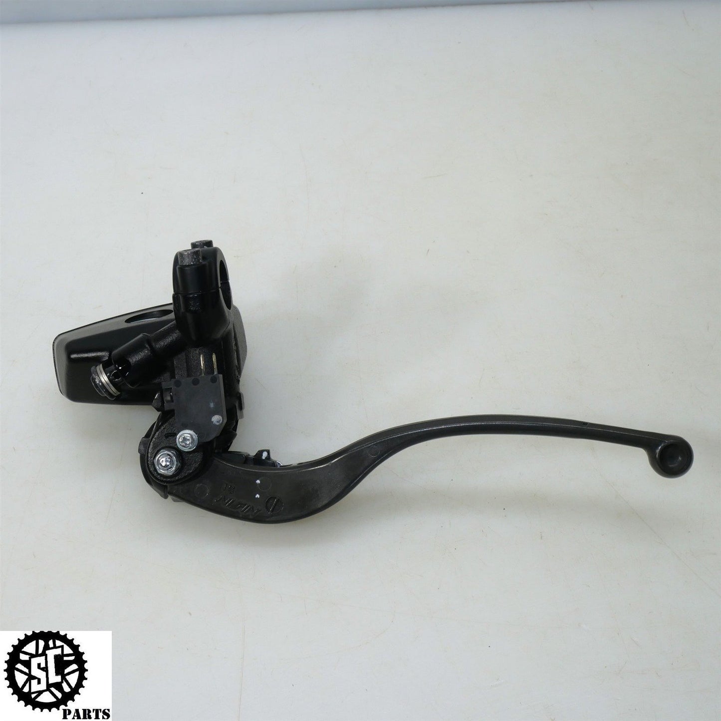 2022 22-24 SUZUKI HAYABUSA FRONT BRAKE MASTER CYLINDER 59600-10LV2 S16