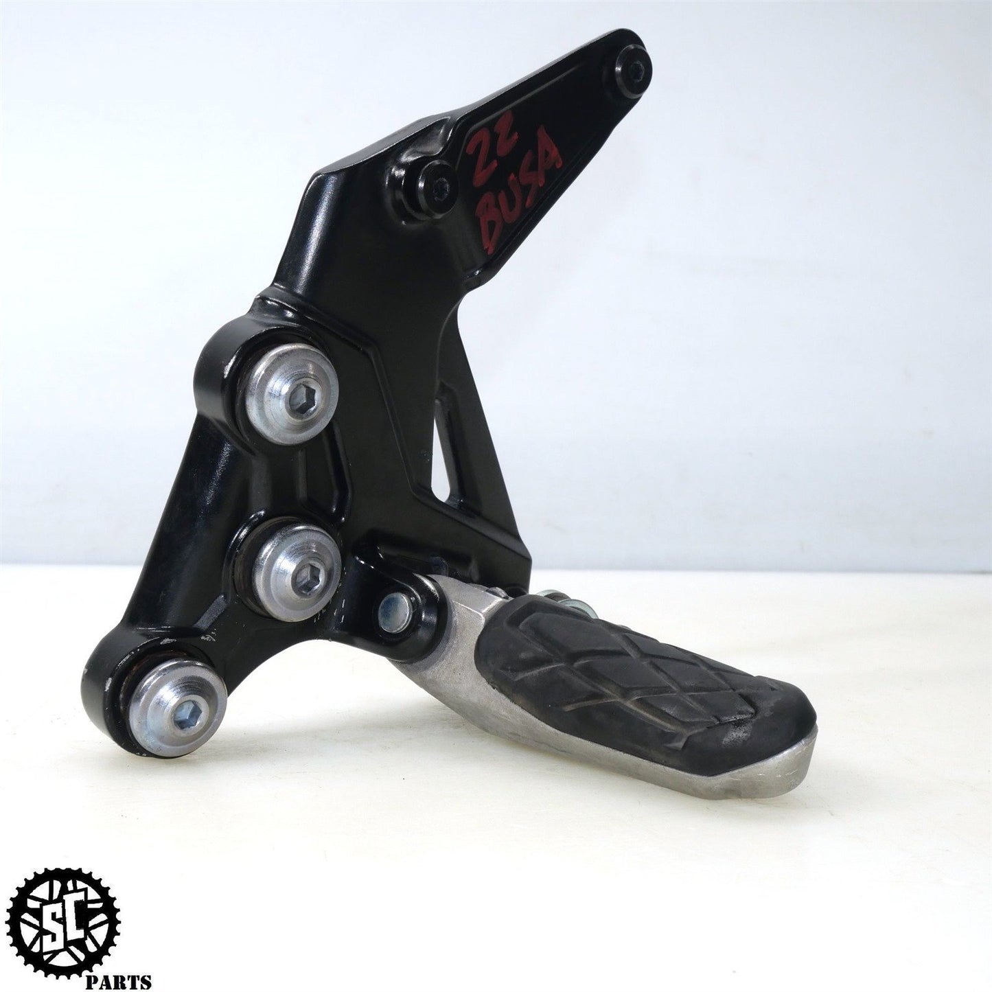 2022 22-24 SUZUKI HAYABUSA LEFT REARSET FOOT PEG BRACKET 43521-10L00 S16