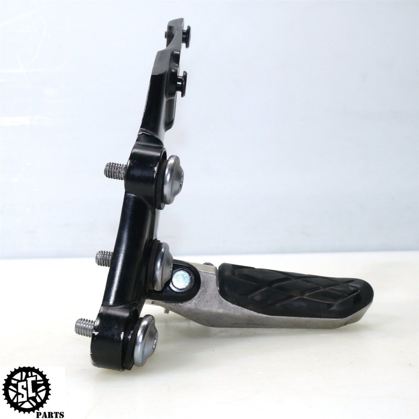 2022 22-24 SUZUKI HAYABUSA LEFT REARSET FOOT PEG BRACKET 43521-10L00 S16