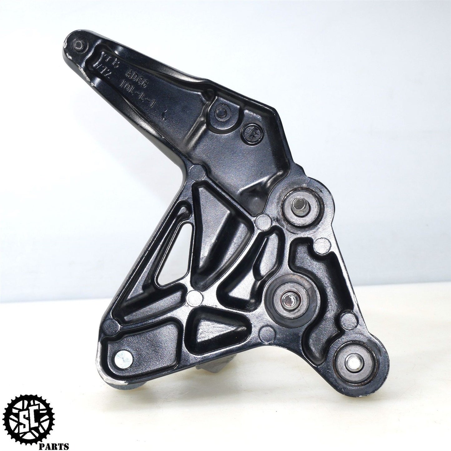 2022 22-24 SUZUKI HAYABUSA LEFT REARSET FOOT PEG BRACKET 43521-10L00 S16