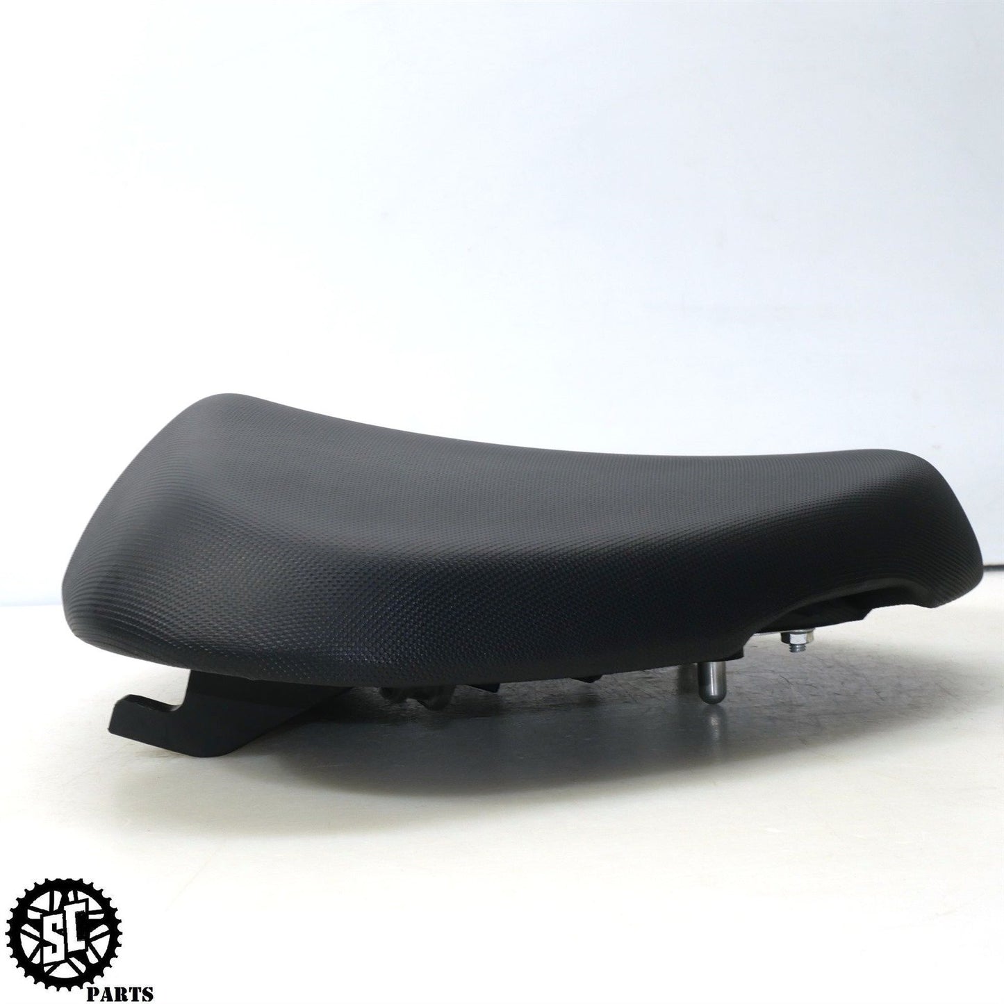 2022 22-24 SUZUKI HAYABUSA REAR PASSENGER SEAT 45300-10L02-QUZ S16