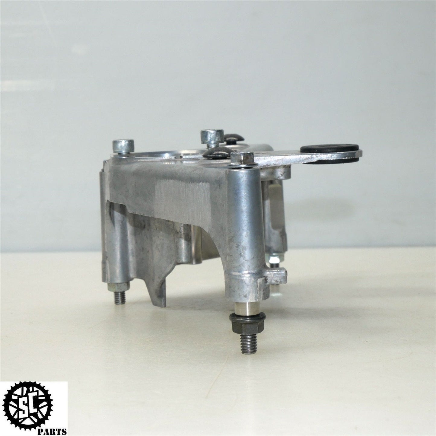 2022 22-24 SUZUKI HAYABUSA CLUTCH SLAVE MOUNT BRACKET 11371-10L00 S16