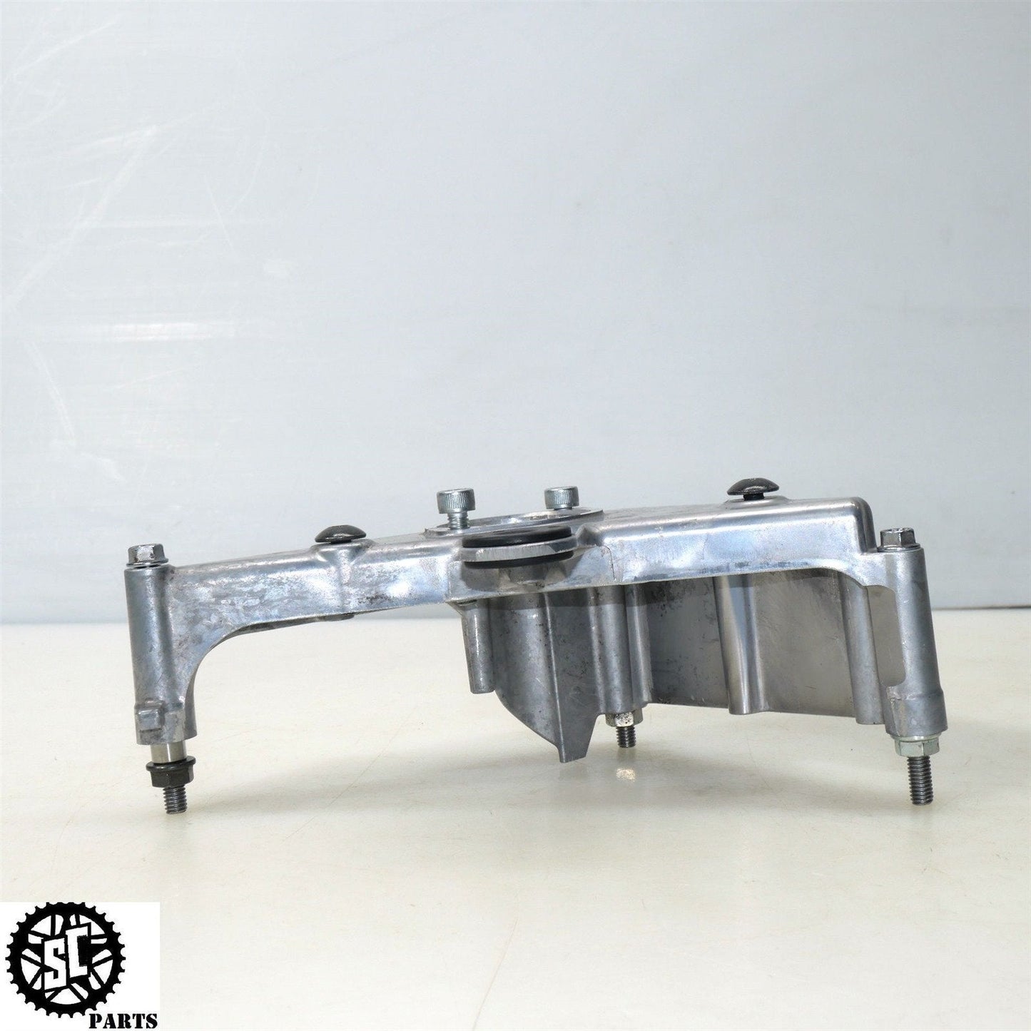 2022 22-24 SUZUKI HAYABUSA CLUTCH SLAVE MOUNT BRACKET 11371-10L00 S16