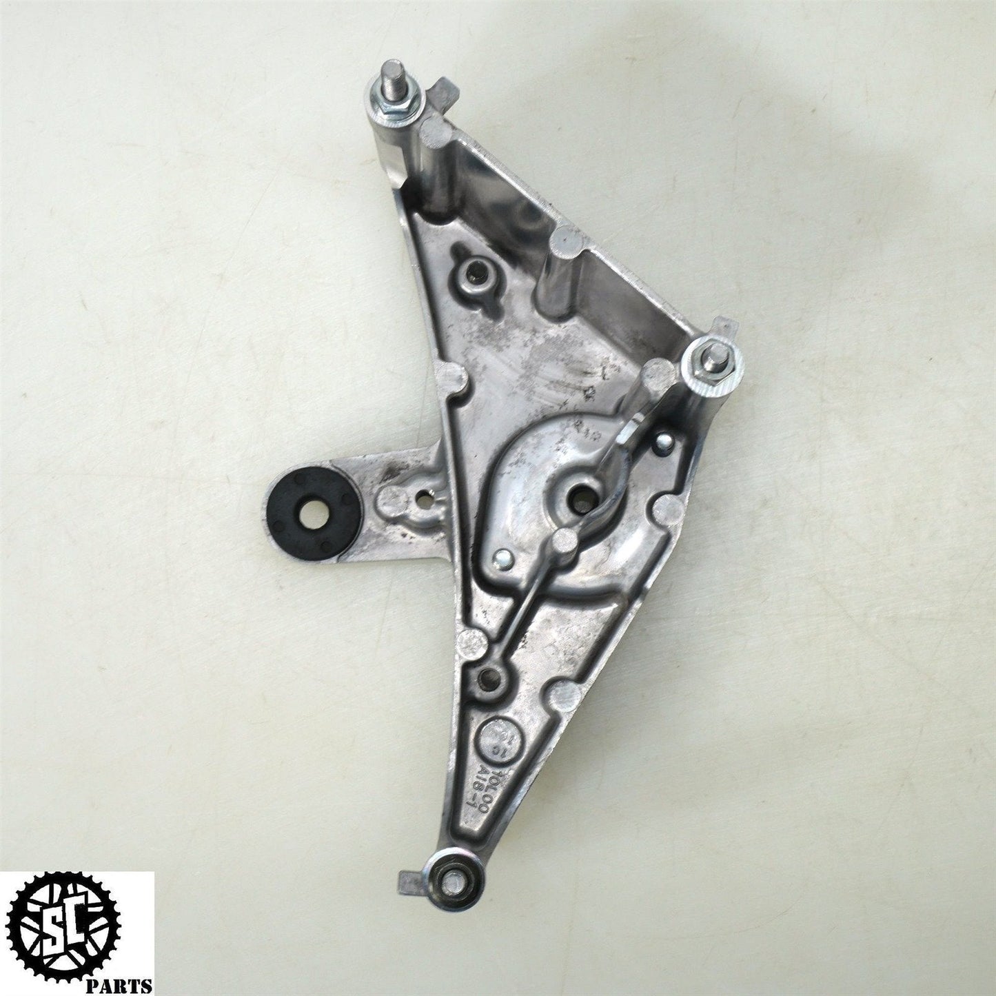 2022 22-24 SUZUKI HAYABUSA CLUTCH SLAVE MOUNT BRACKET 11371-10L00 S16
