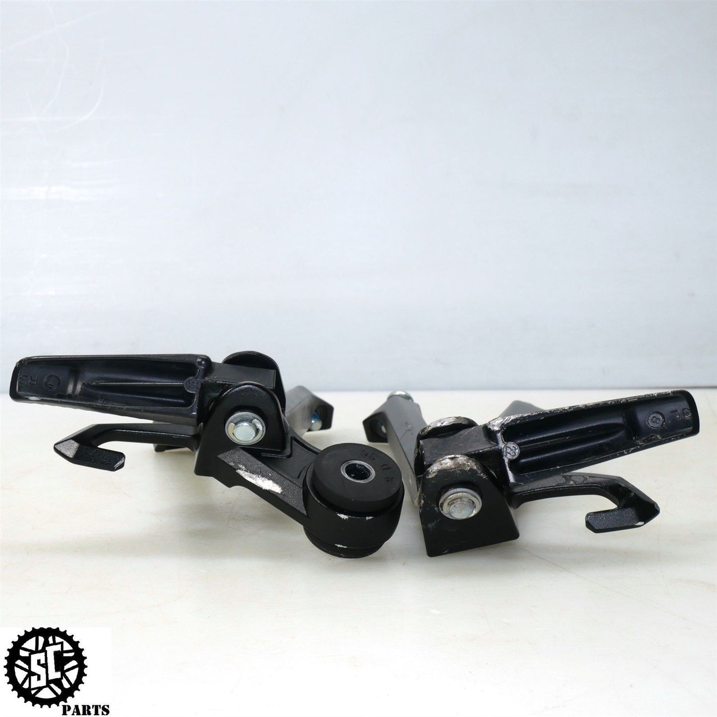 2023 11-24 SUZUKI GSXR 600 750 REAR PASSENGER FOOT PEGS BRACKET S17