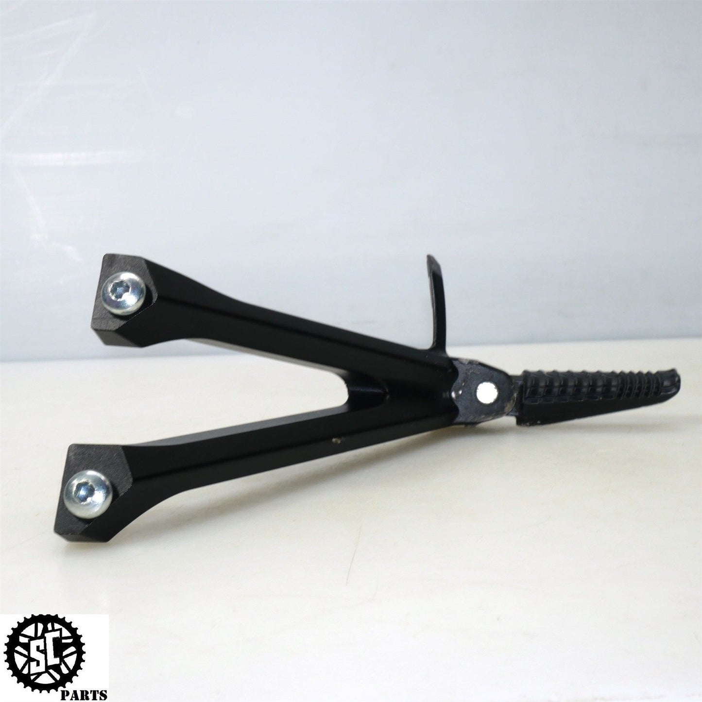 2023 11-24 SUZUKI GSXR 600 750 REAR PASSENGER FOOT PEGS BRACKET S17