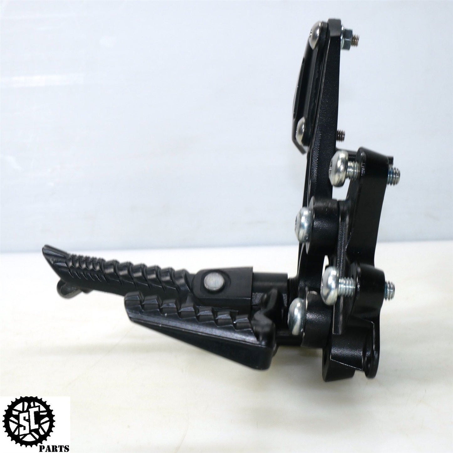 2023 11-24 SUZUKI GSXR 600 750 RIGHT REARSET FOOT PEG BRACKET S17