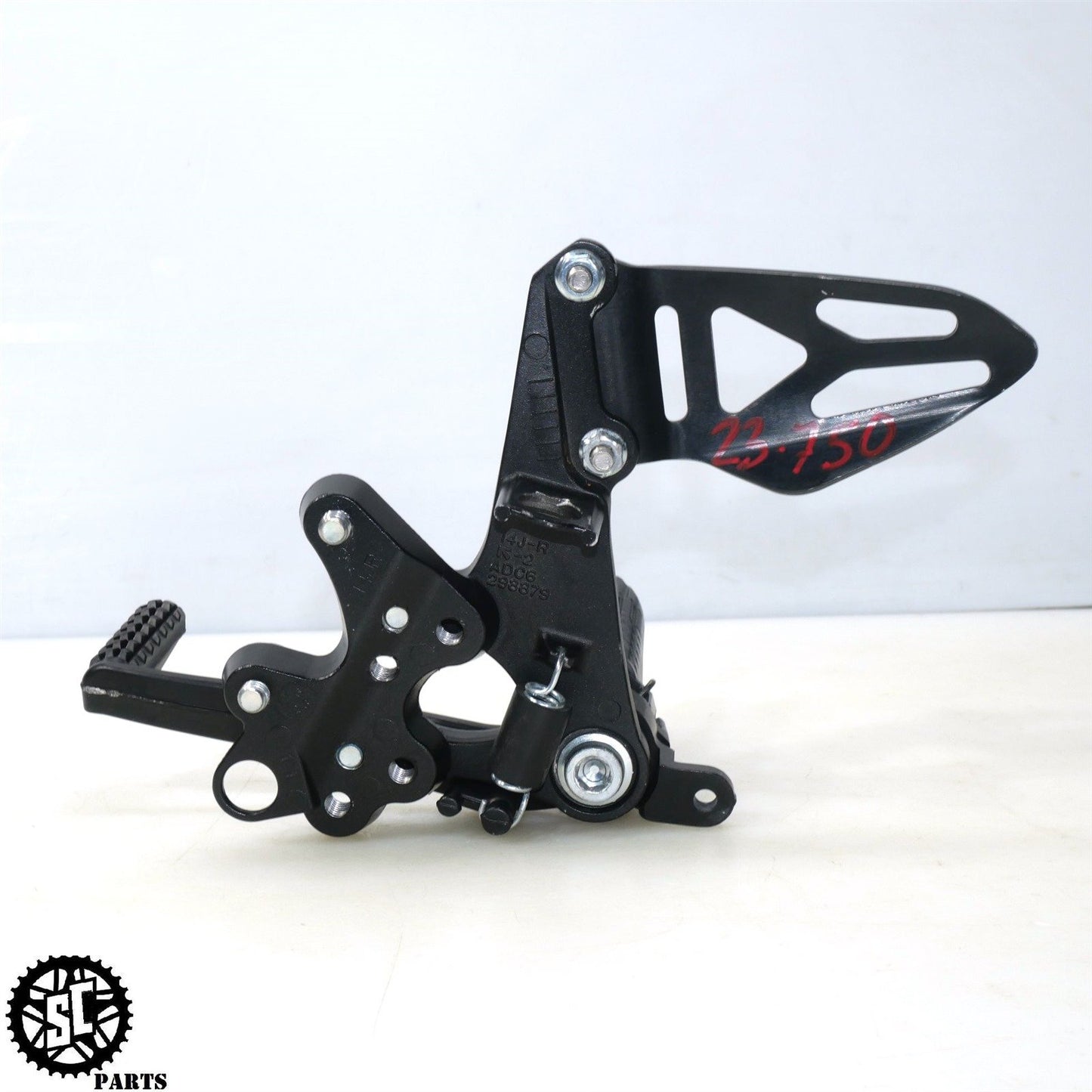 2023 11-24 SUZUKI GSXR 600 750 RIGHT REARSET FOOT PEG BRACKET S17