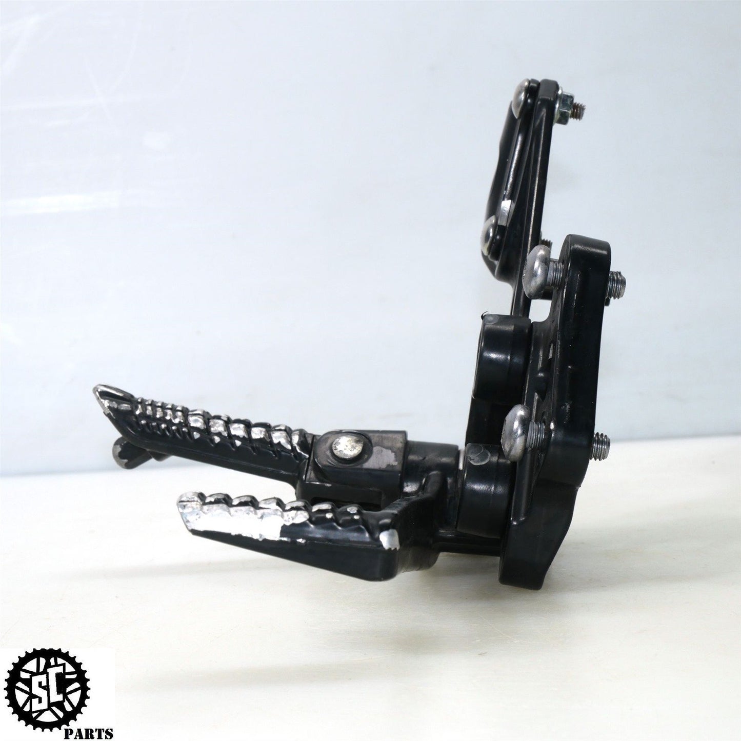 2007 2008 SUZUKI GSXR 1000 RIGHT REARSET FOOT PEG BRACKET S72