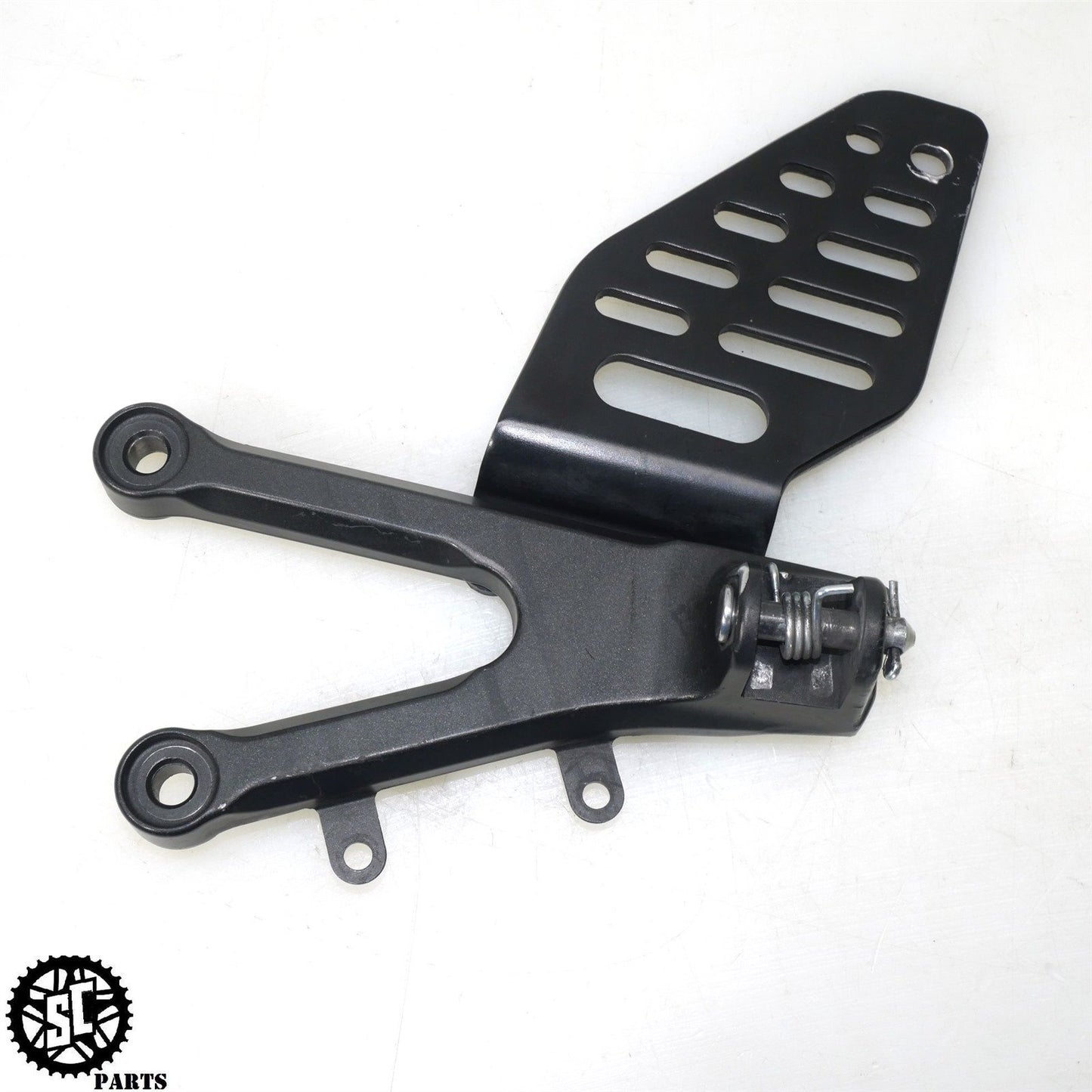 2007 06 07 YAMAHA YZF R6 LEFT REARSET PEG BRACKET Y25