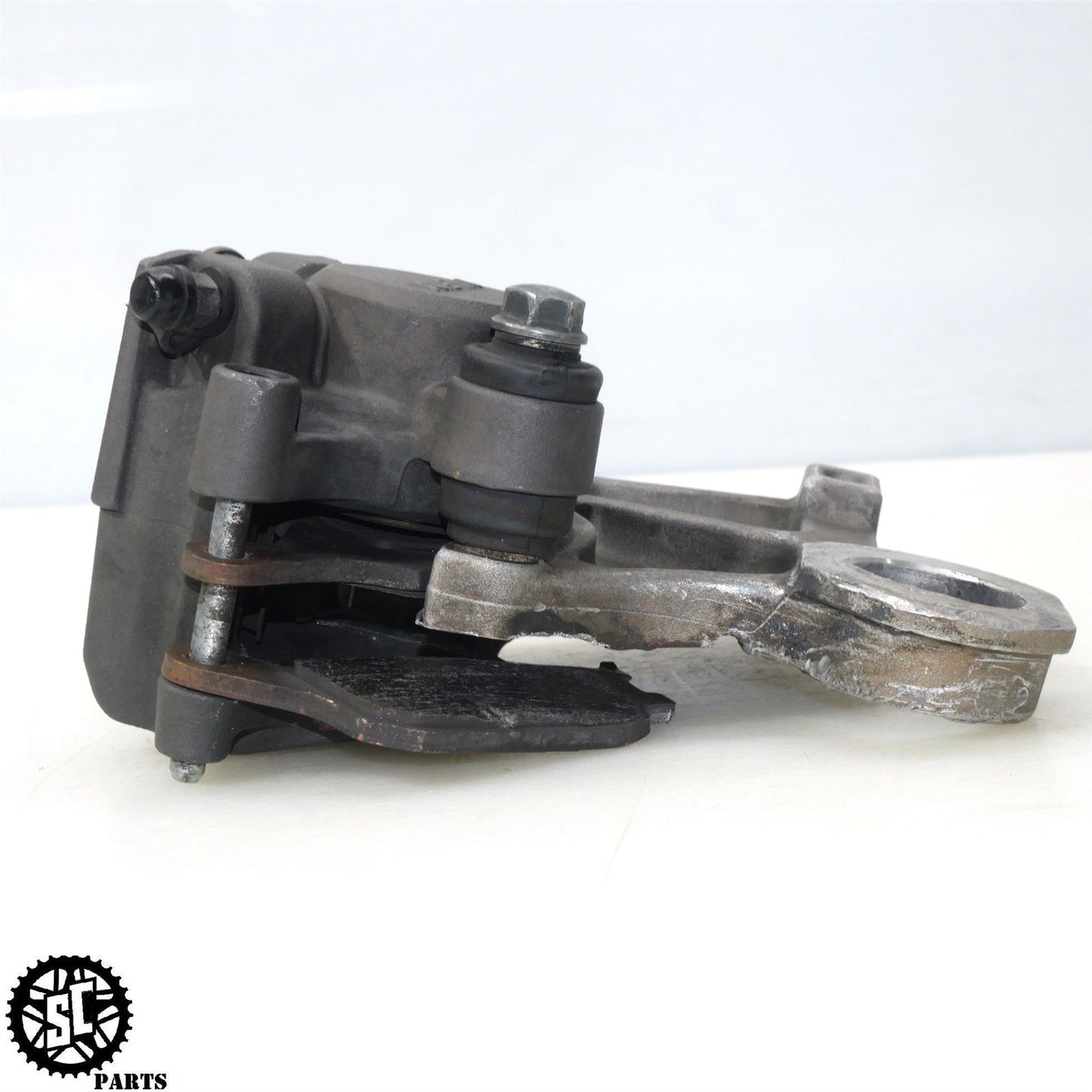 2007 06 07 YAMAHA YZF R6 REAR BRAKE CALIPER BRACKET Y25