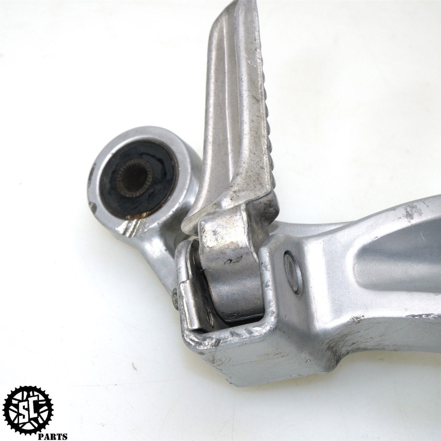 2001-2003 SUZUKI GSXR 600 750 REAR PASSENGER FOOT PEGS BRACKET S61