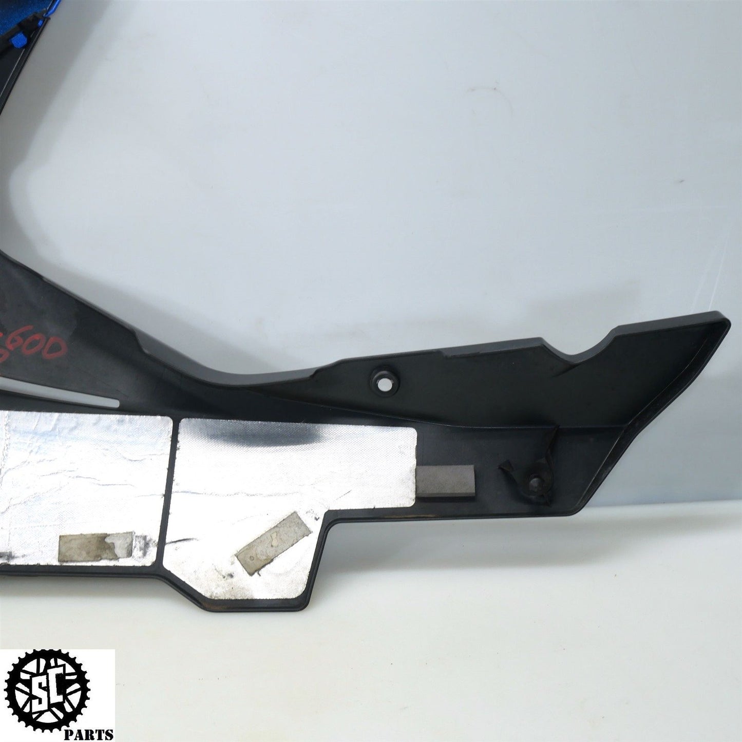 2017 SUZUKI GSXR 600 RIGHT SIDE FAIRING LOWER S06