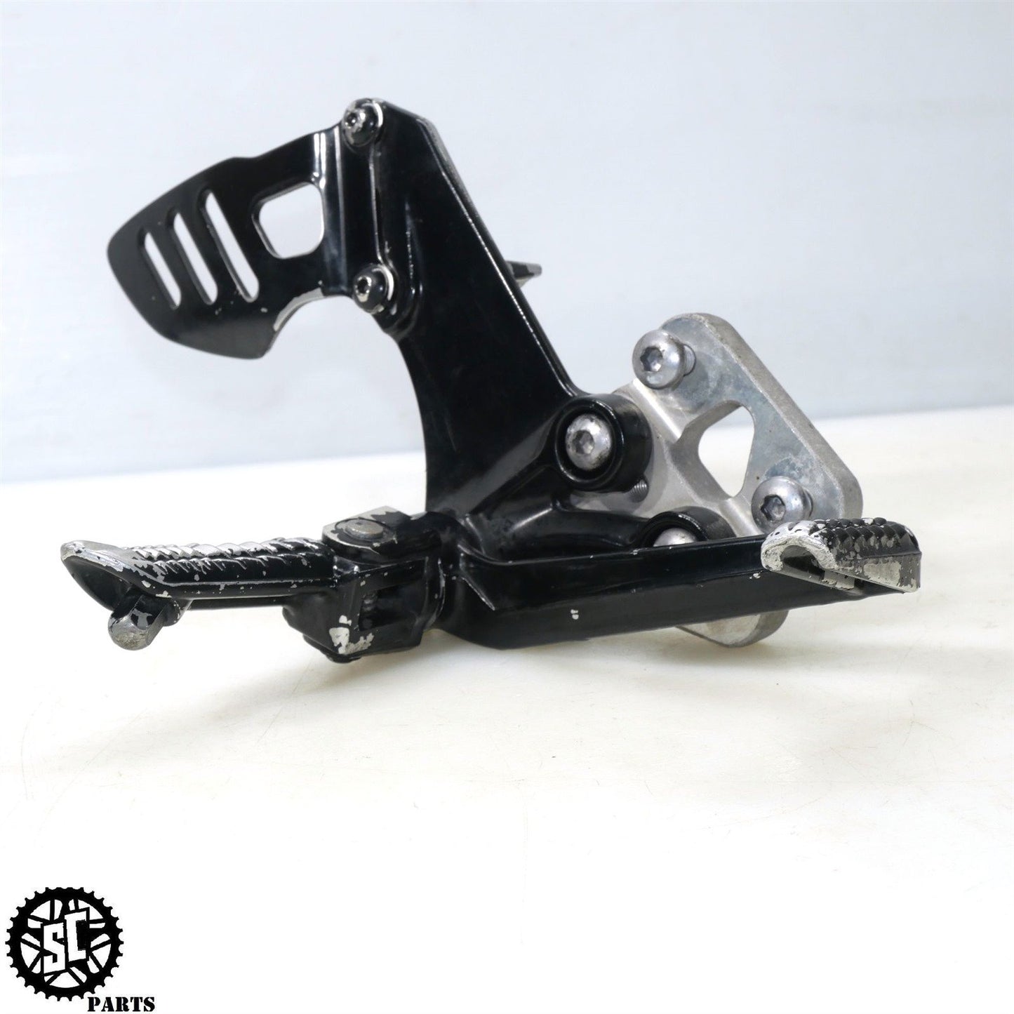 2007 SUZUKI GSXR 600 RIGHT REARSET FOOT PEG BRACKET S44