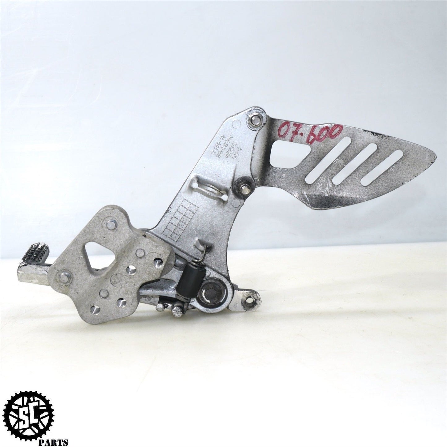 2007 SUZUKI GSXR 600 RIGHT REARSET FOOT PEG BRACKET S44