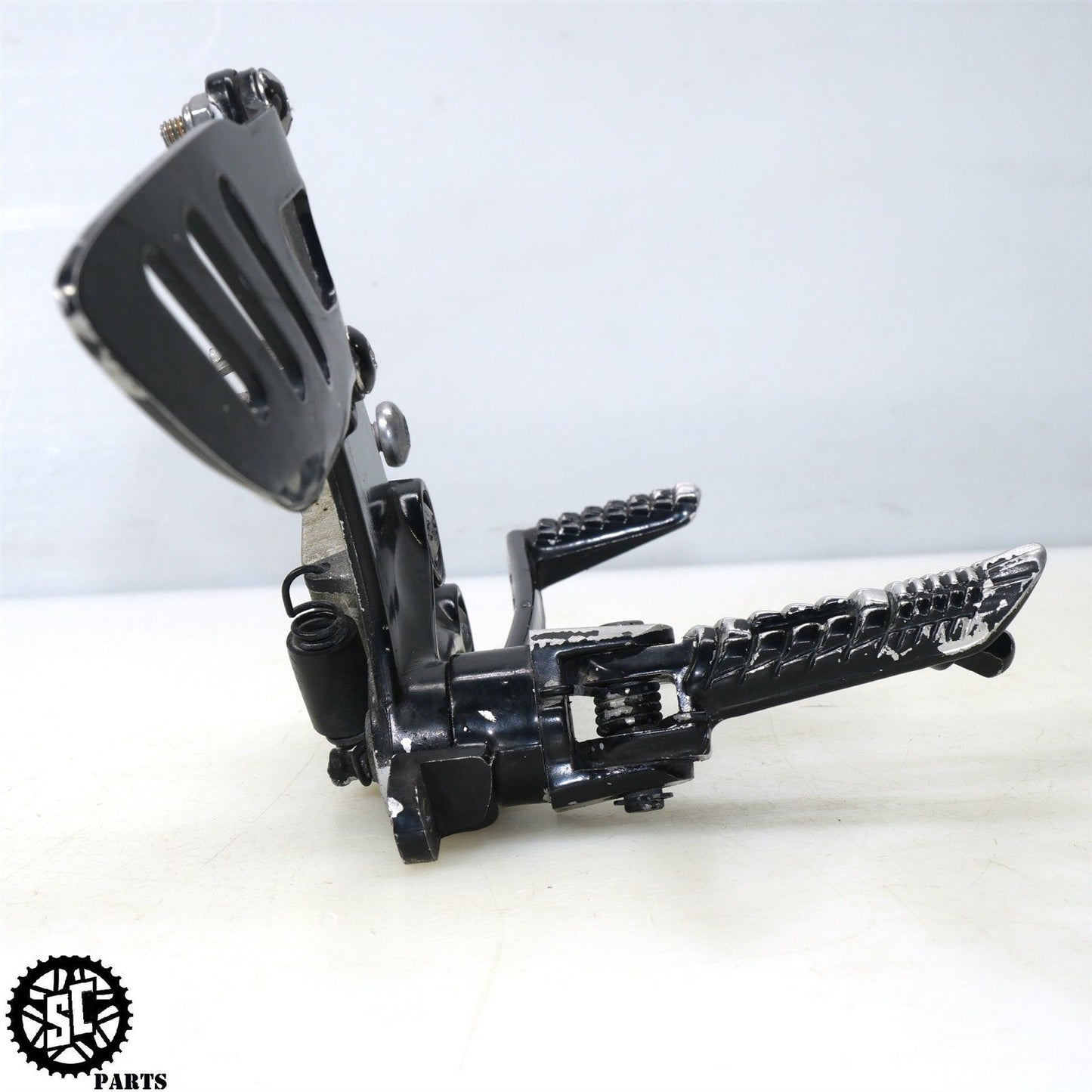 2007 SUZUKI GSXR 600 RIGHT REARSET FOOT PEG BRACKET S44