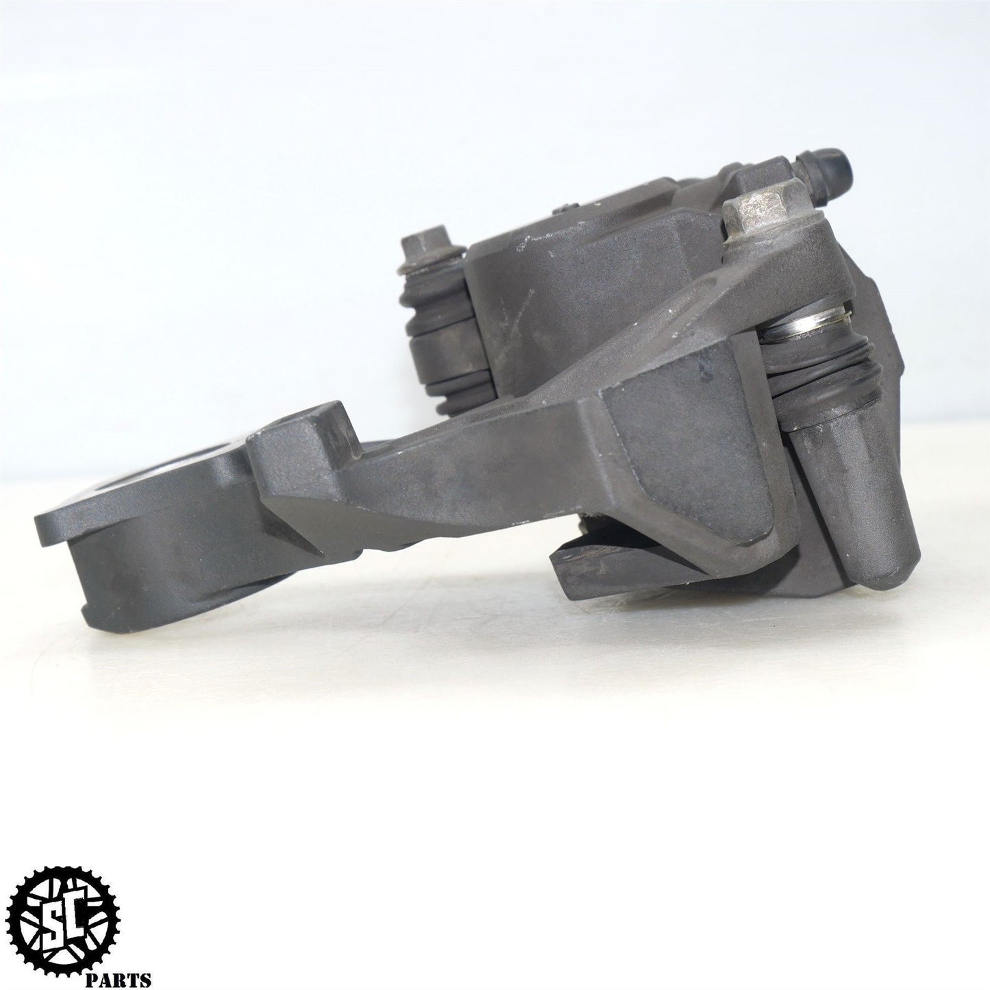 2007 SUZUKI GSXR 600 REAR BRAKE CALIPER BRACKET 69100-01H00-999 S44