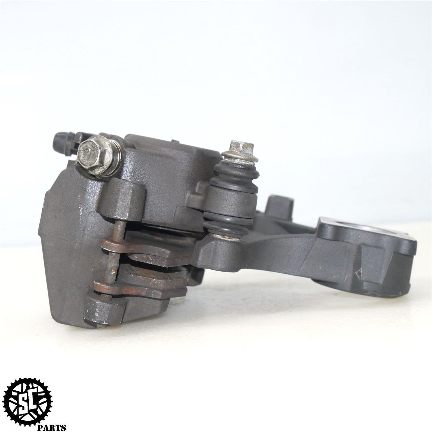 2007 SUZUKI GSXR 600 REAR BRAKE CALIPER BRACKET 69100-01H00-999 S44