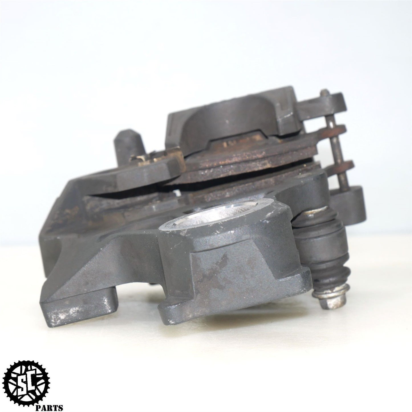 2007 SUZUKI GSXR 600 REAR BRAKE CALIPER BRACKET 69100-01H00-999 S44