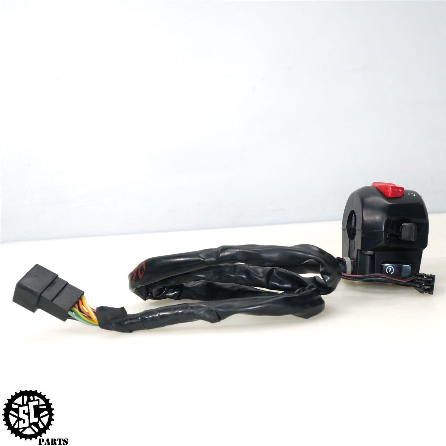 2004-2007 SUZUKI HAYABUSA RIGHT CONTROL KILL SWITCH BUTTON S28