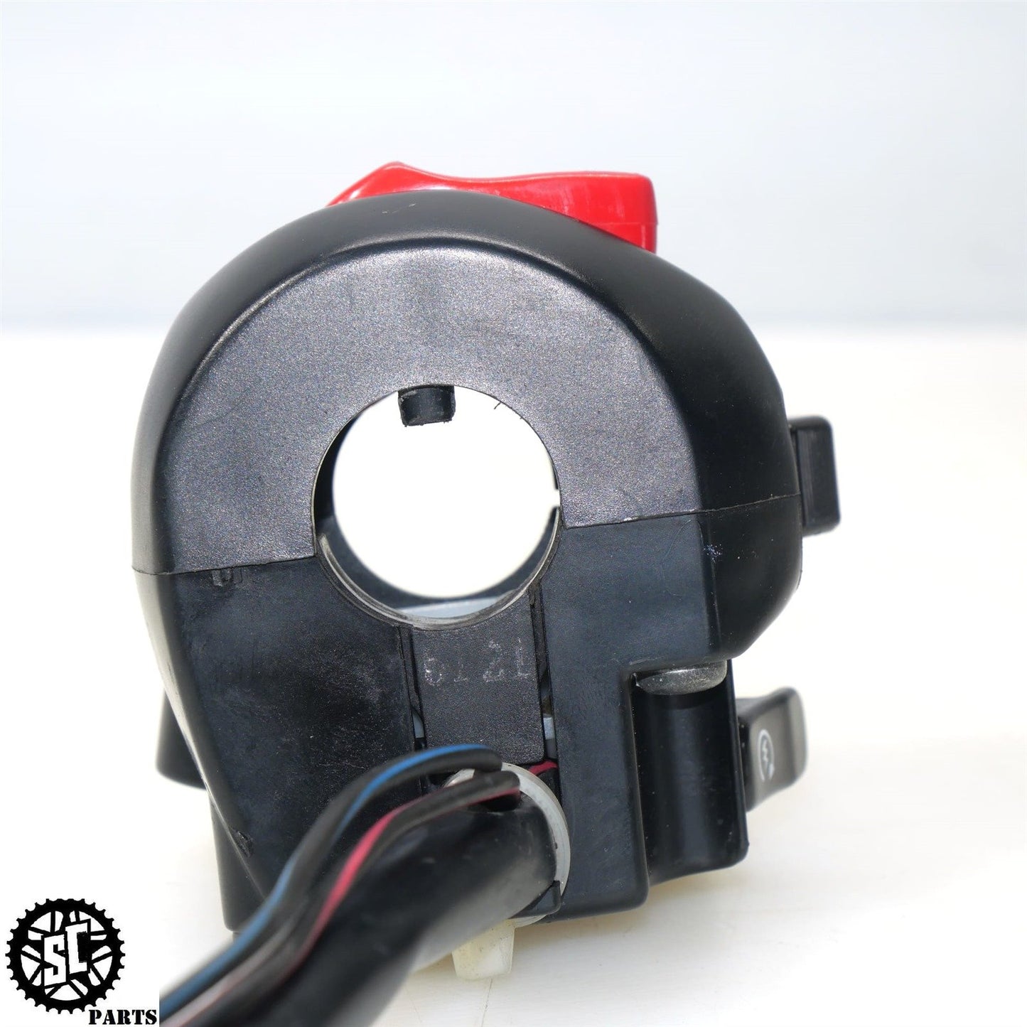 2004-2007 SUZUKI HAYABUSA RIGHT CONTROL KILL SWITCH BUTTON S28