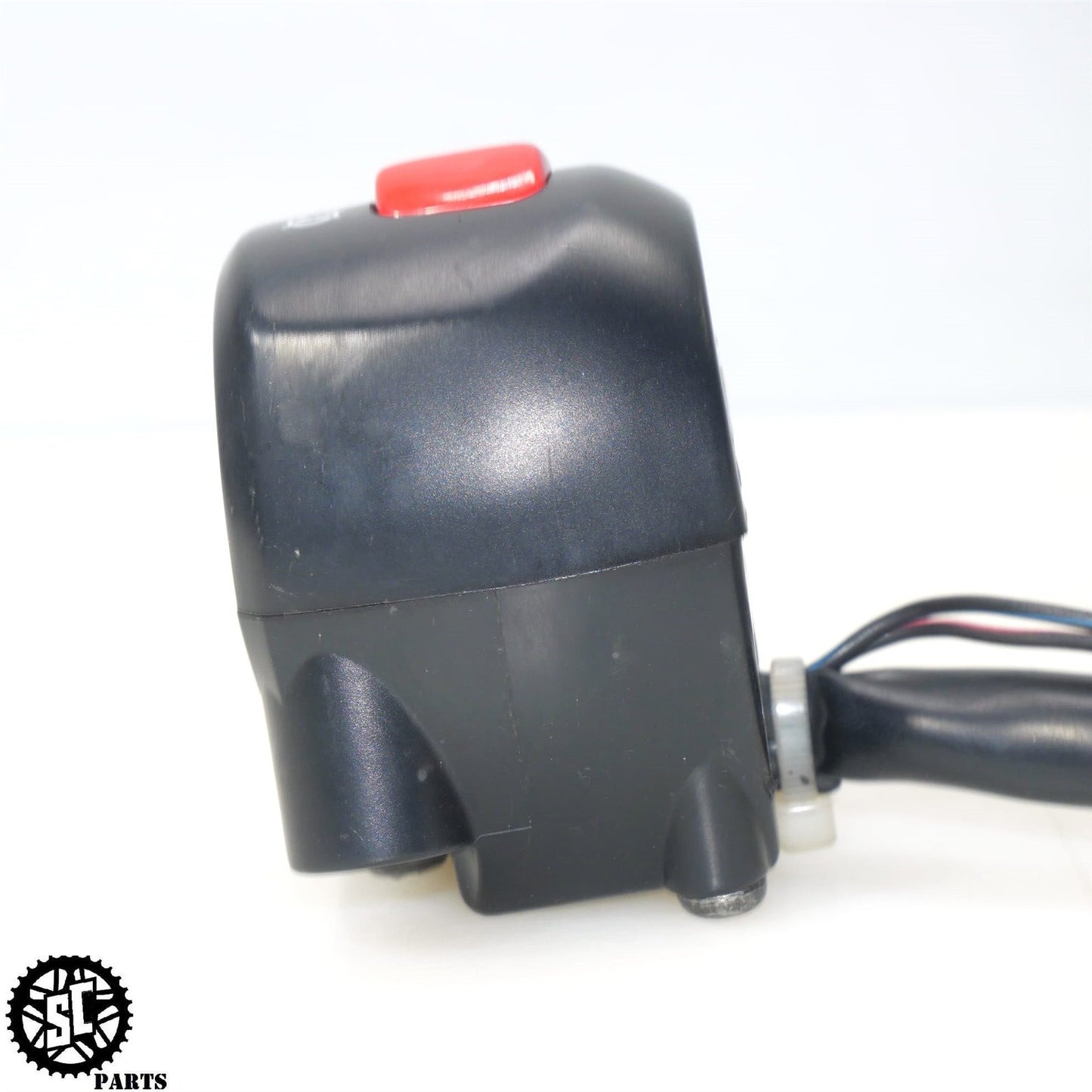 2004-2007 SUZUKI HAYABUSA RIGHT CONTROL KILL SWITCH BUTTON S28