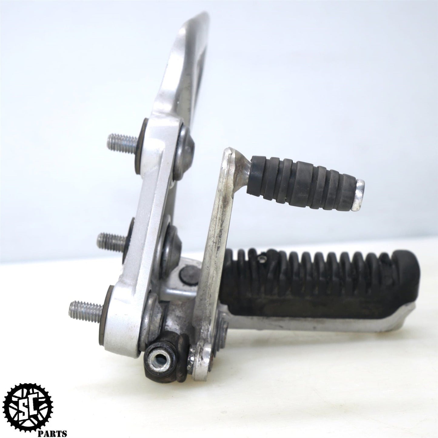2001-2007 SUZUKI HAYABUSA LEFT REARSET FRONT PEG BRACKET S28