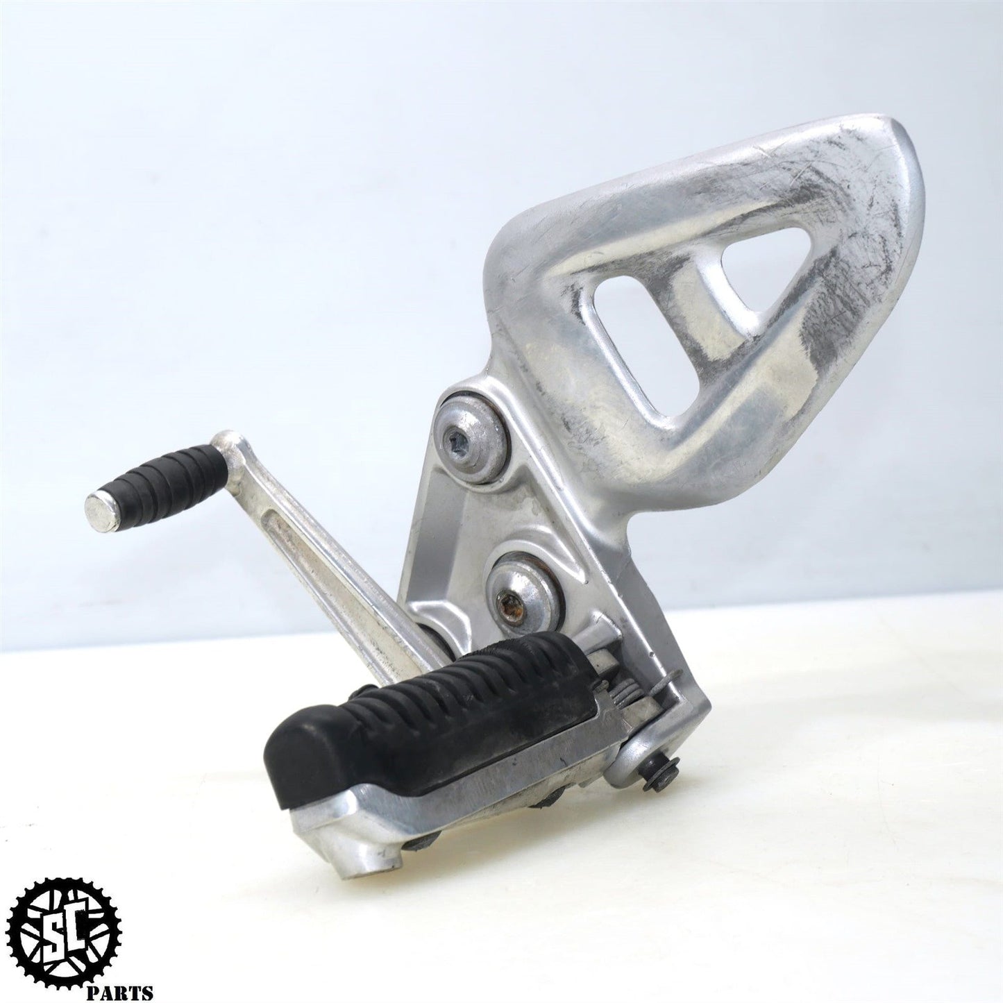 2001-2007 SUZUKI HAYABUSA LEFT REARSET FRONT PEG BRACKET S28