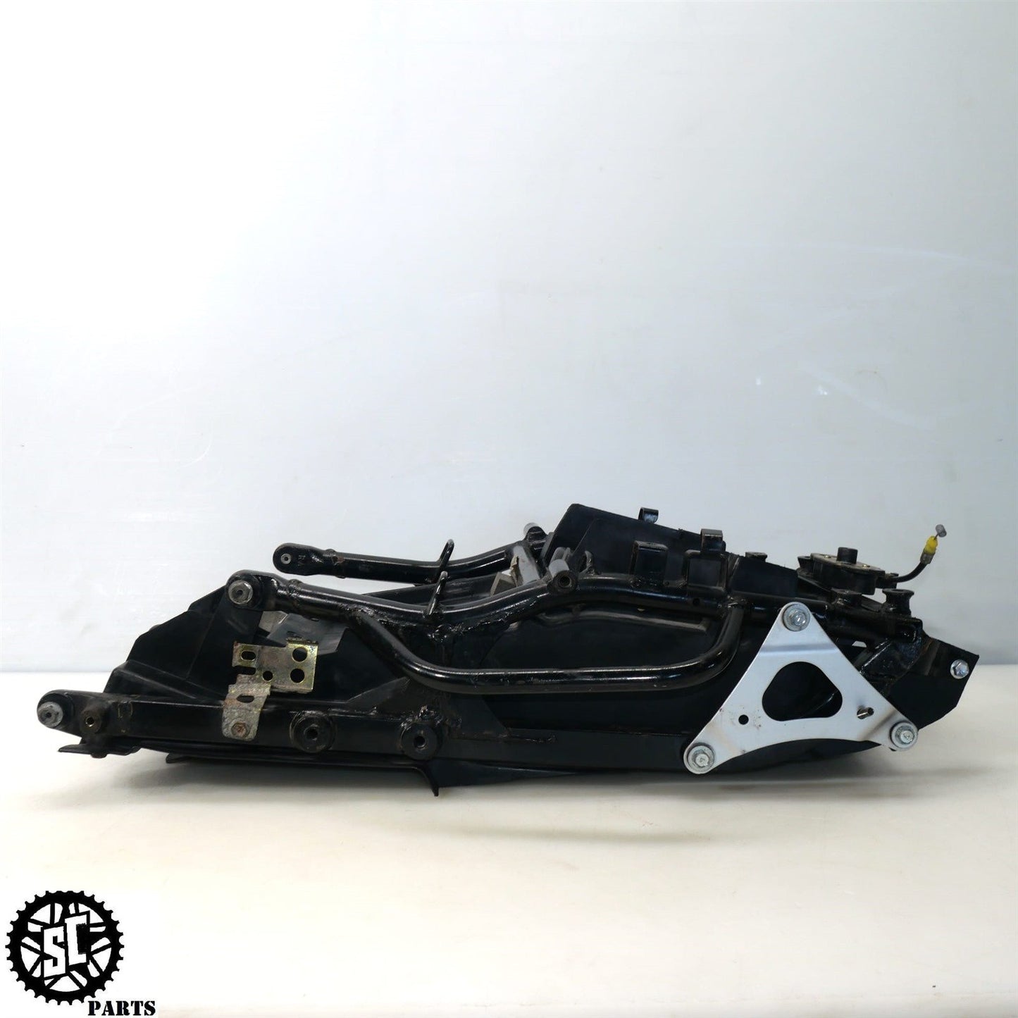 2001-2007 SUZUKI HAYABUSA BATTERY TRAY S28