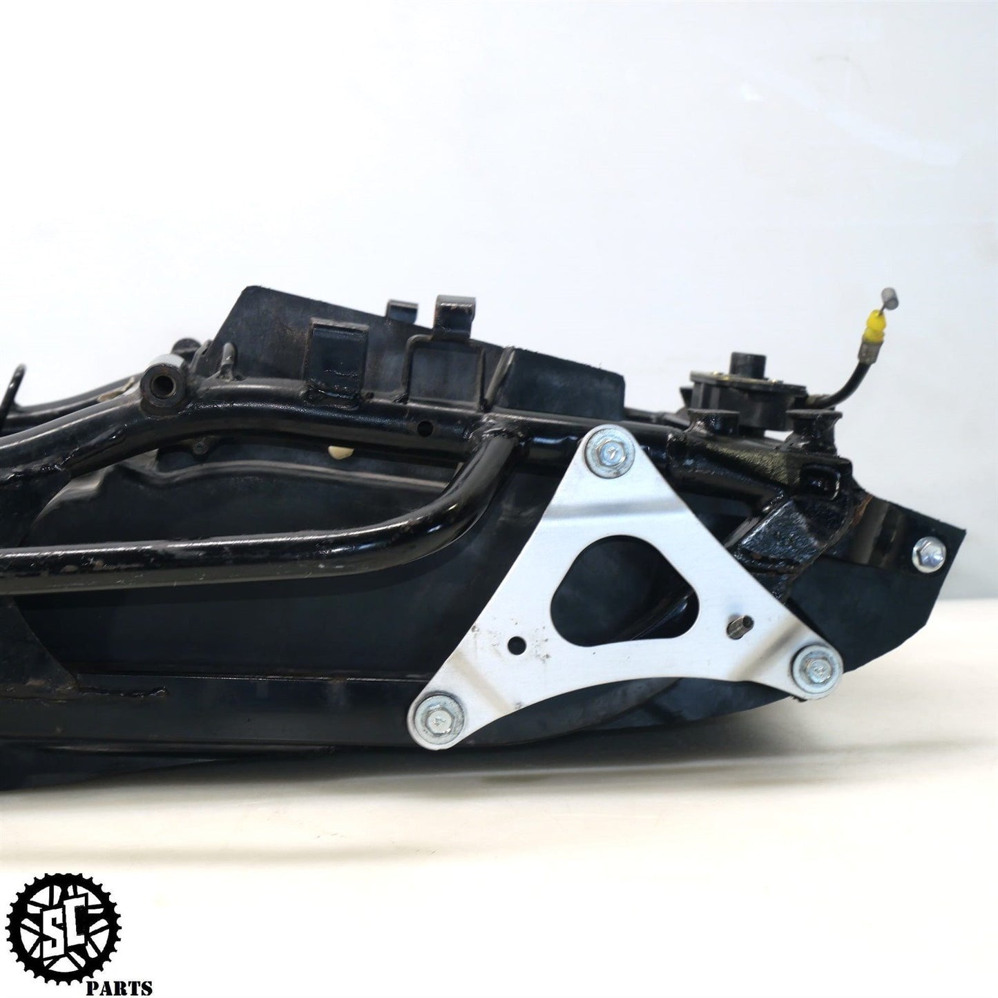 2001-2007 SUZUKI HAYABUSA BATTERY TRAY S28