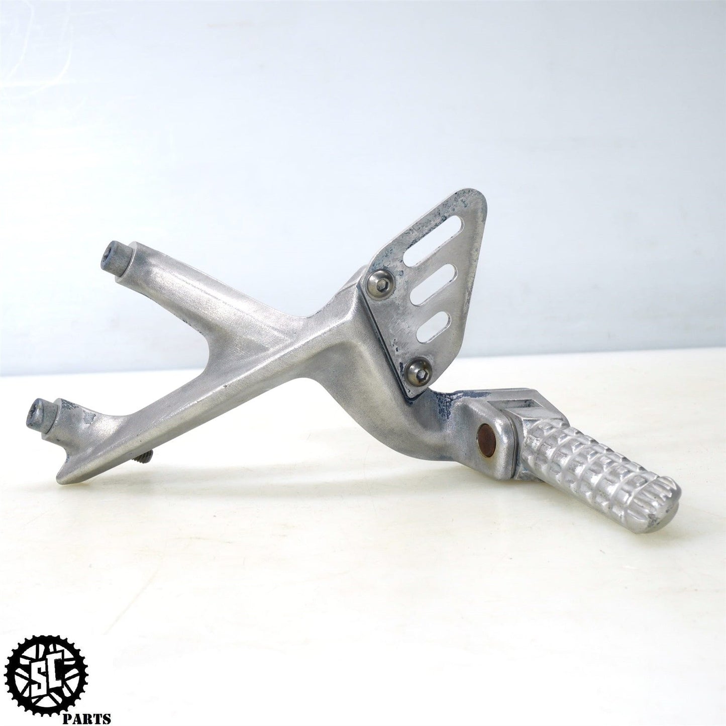 2018 APRILIA TUONO V4 1100 REAR PASSENGER FOOT PEG BRACKET 893996 893997 A09