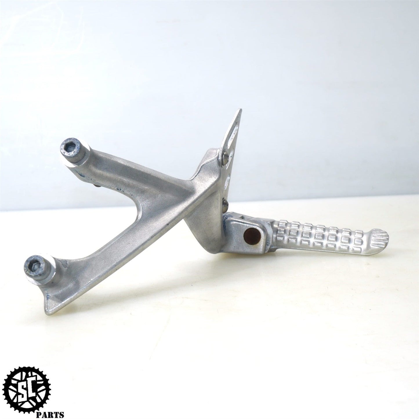2018 APRILIA TUONO V4 1100 REAR PASSENGER FOOT PEG BRACKET 893996 893997 A09