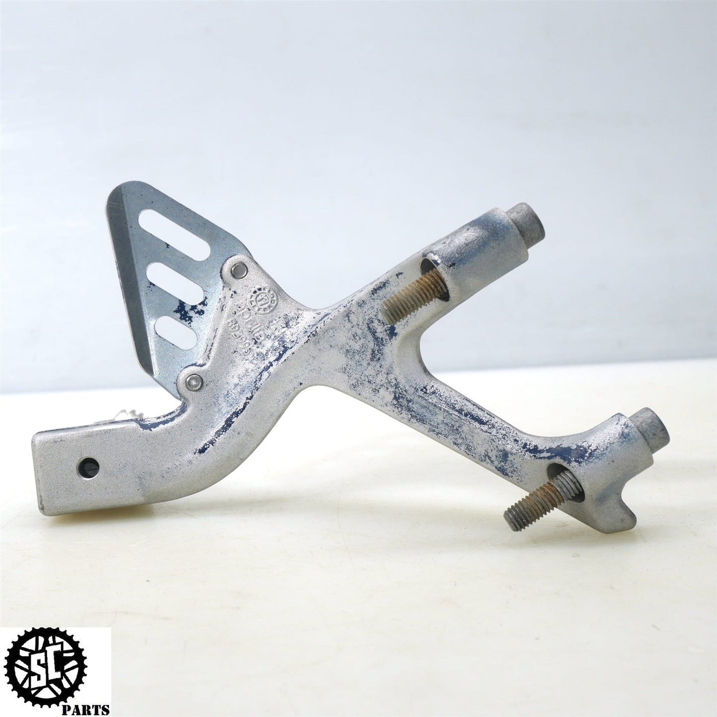 2018 APRILIA TUONO V4 1100 REAR PASSENGER FOOT PEG BRACKET 893996 893997 A09