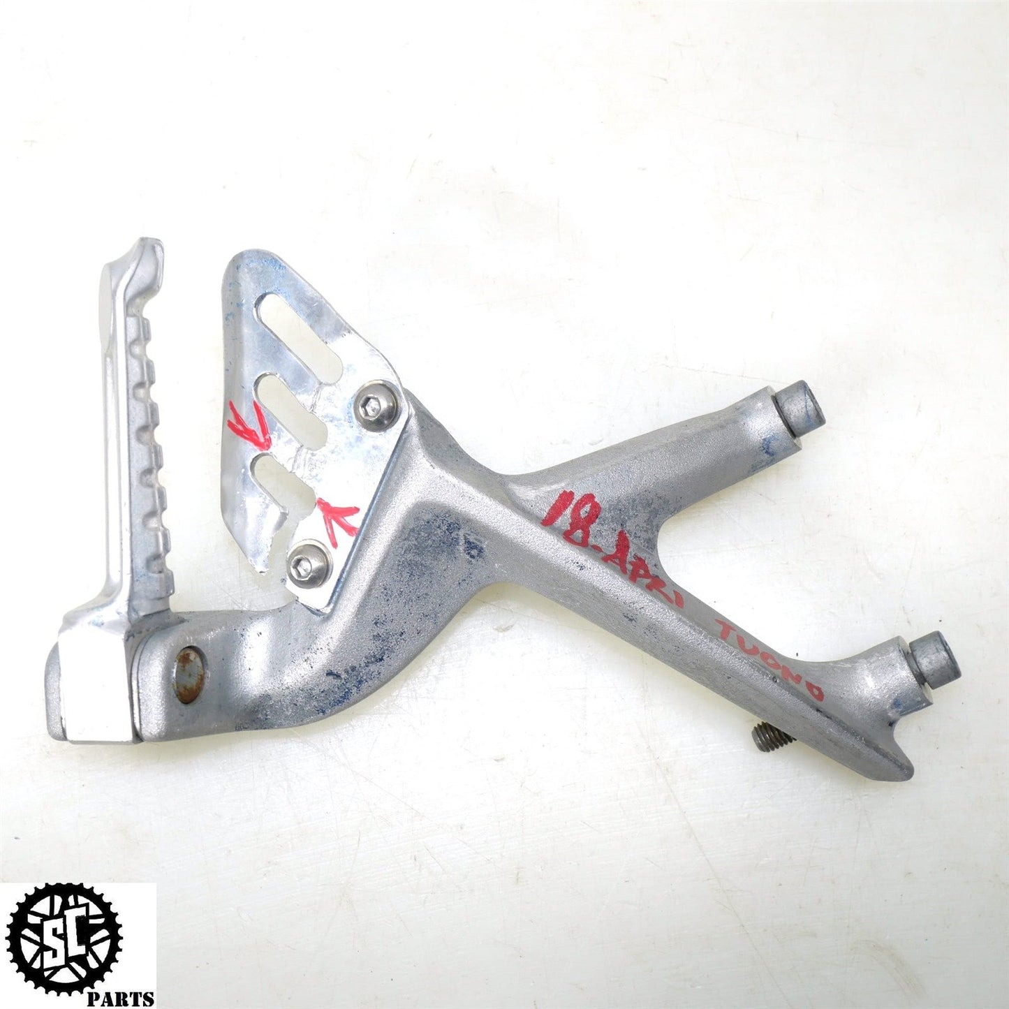 2018 APRILIA TUONO V4 1100 REAR PASSENGER FOOT PEG BRACKET 893996 893997 A09