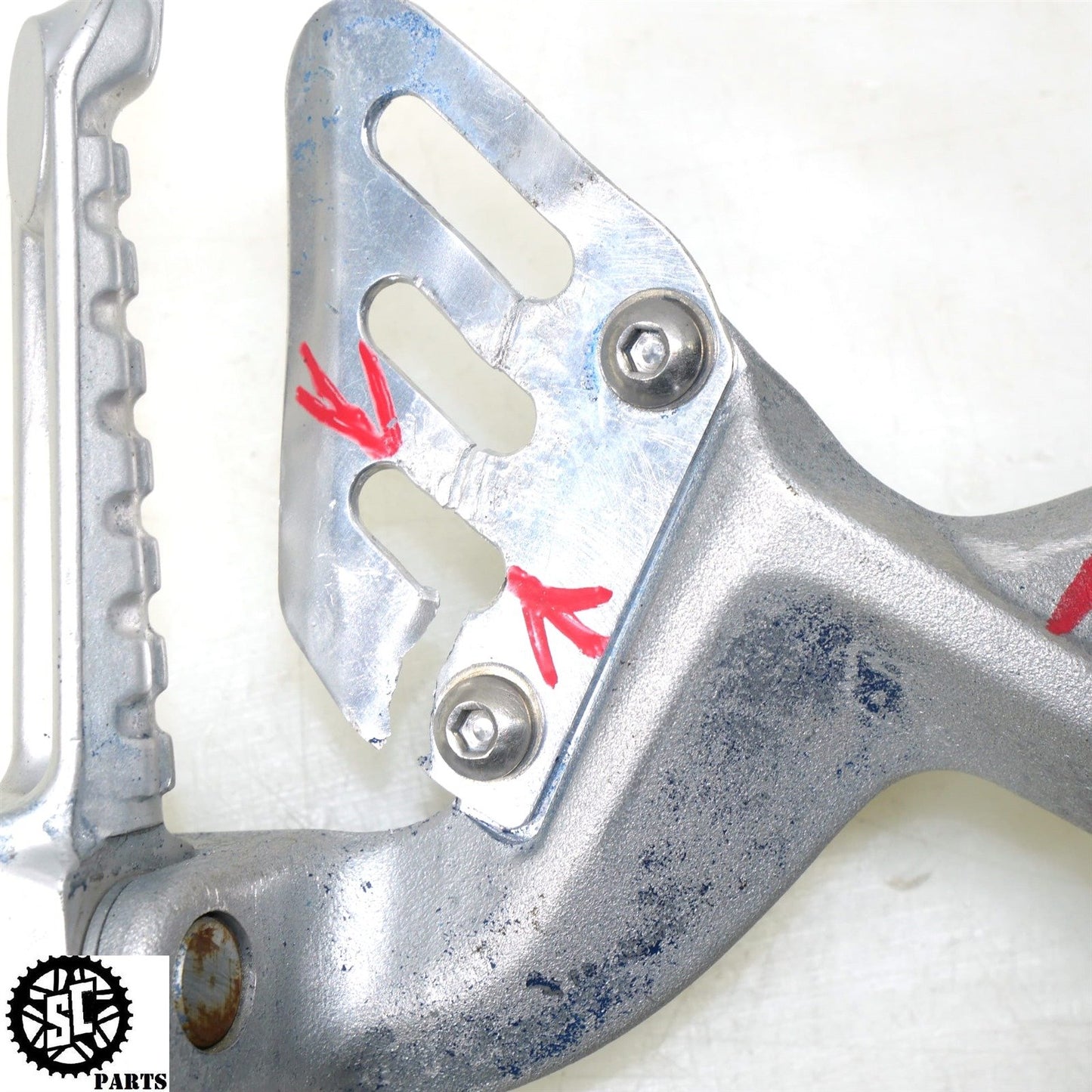 2018 APRILIA TUONO V4 1100 REAR PASSENGER FOOT PEG BRACKET 893996 893997 A09