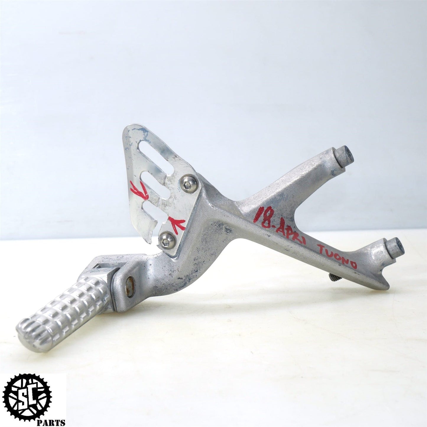 2018 APRILIA TUONO V4 1100 REAR PASSENGER FOOT PEG BRACKET 893996 893997 A09