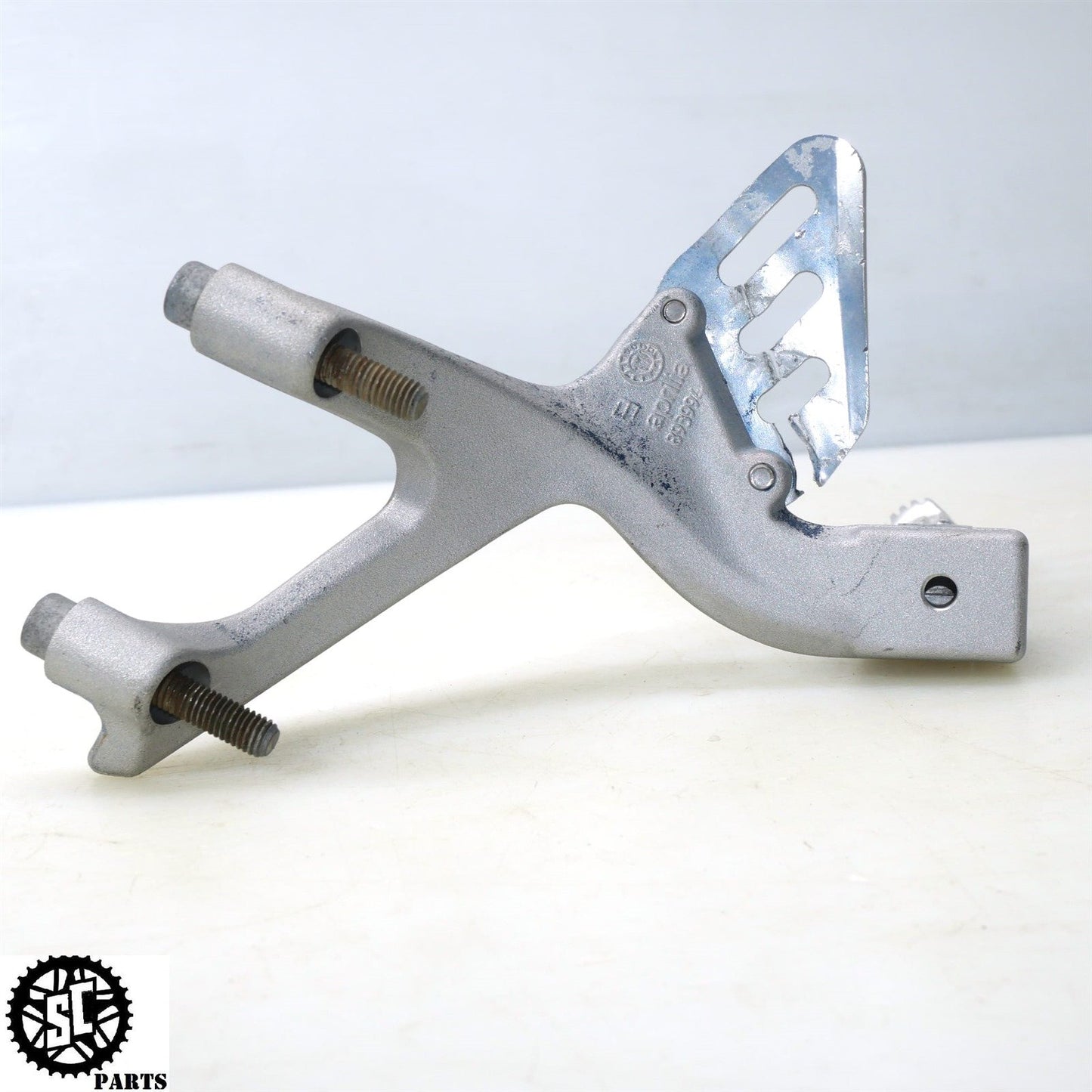 2018 APRILIA TUONO V4 1100 REAR PASSENGER FOOT PEG BRACKET 893996 893997 A09