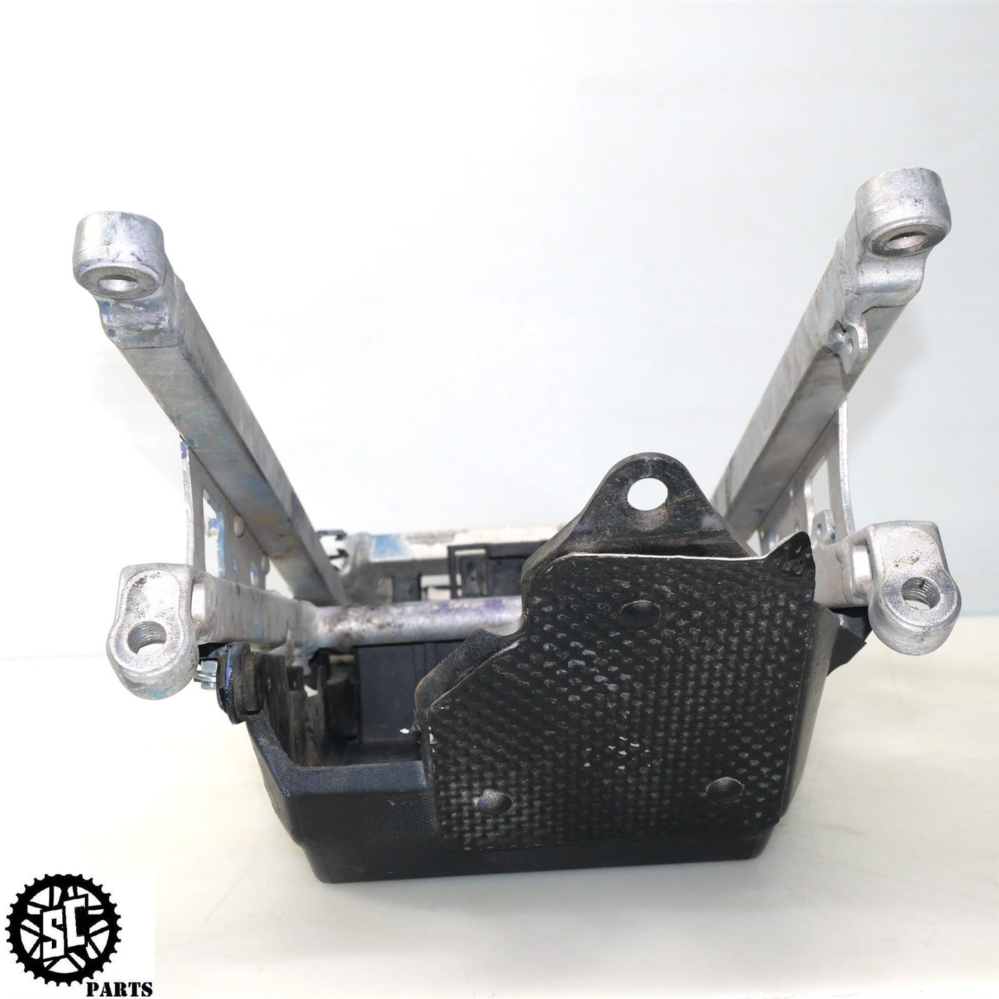 2018 APRILIA TUONO V4 1100 REAR SUB FRAME TRAY 2B003589 A09