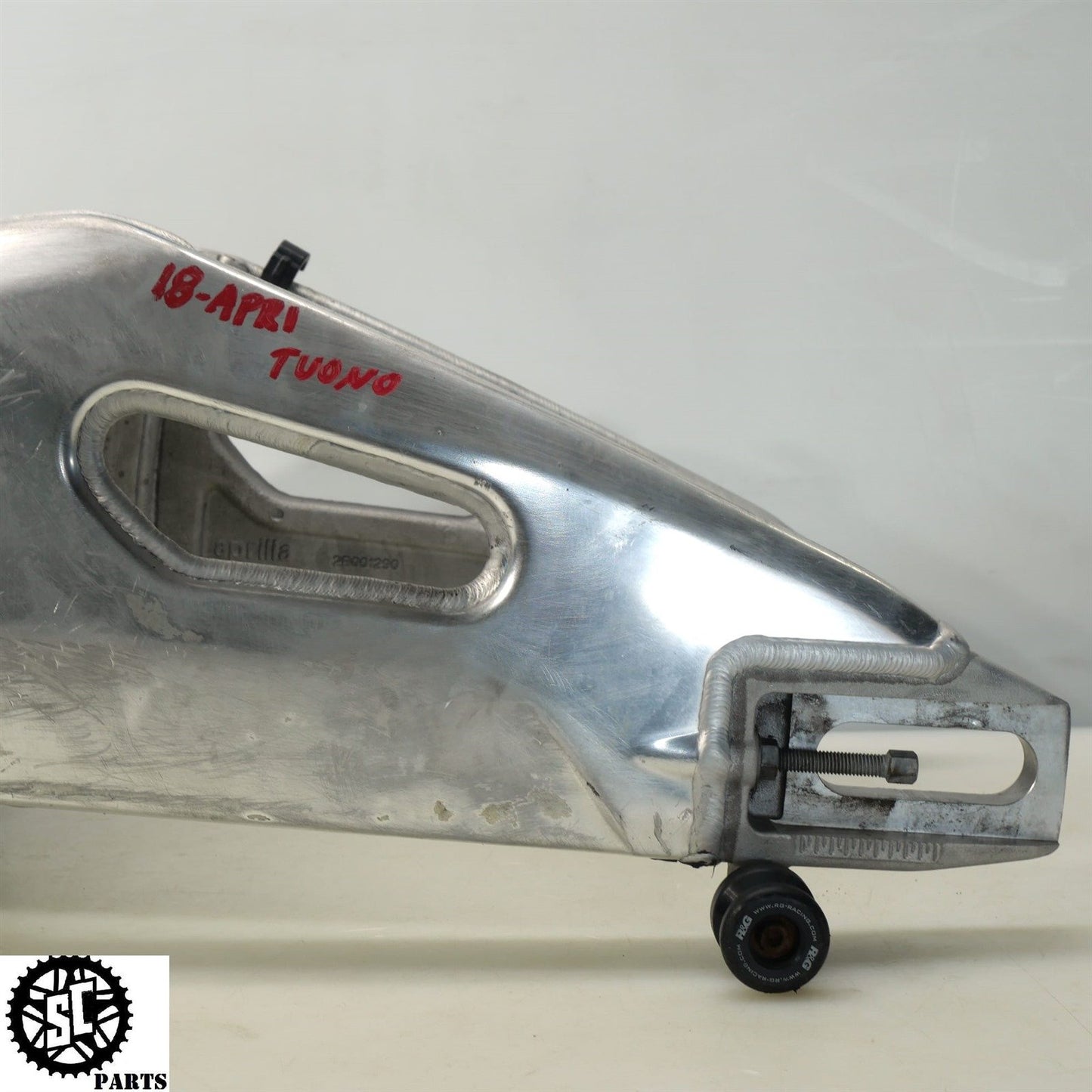 2018 APRILIA TUONO V4 1100 REAR SWINGARM 2B0012893 A09